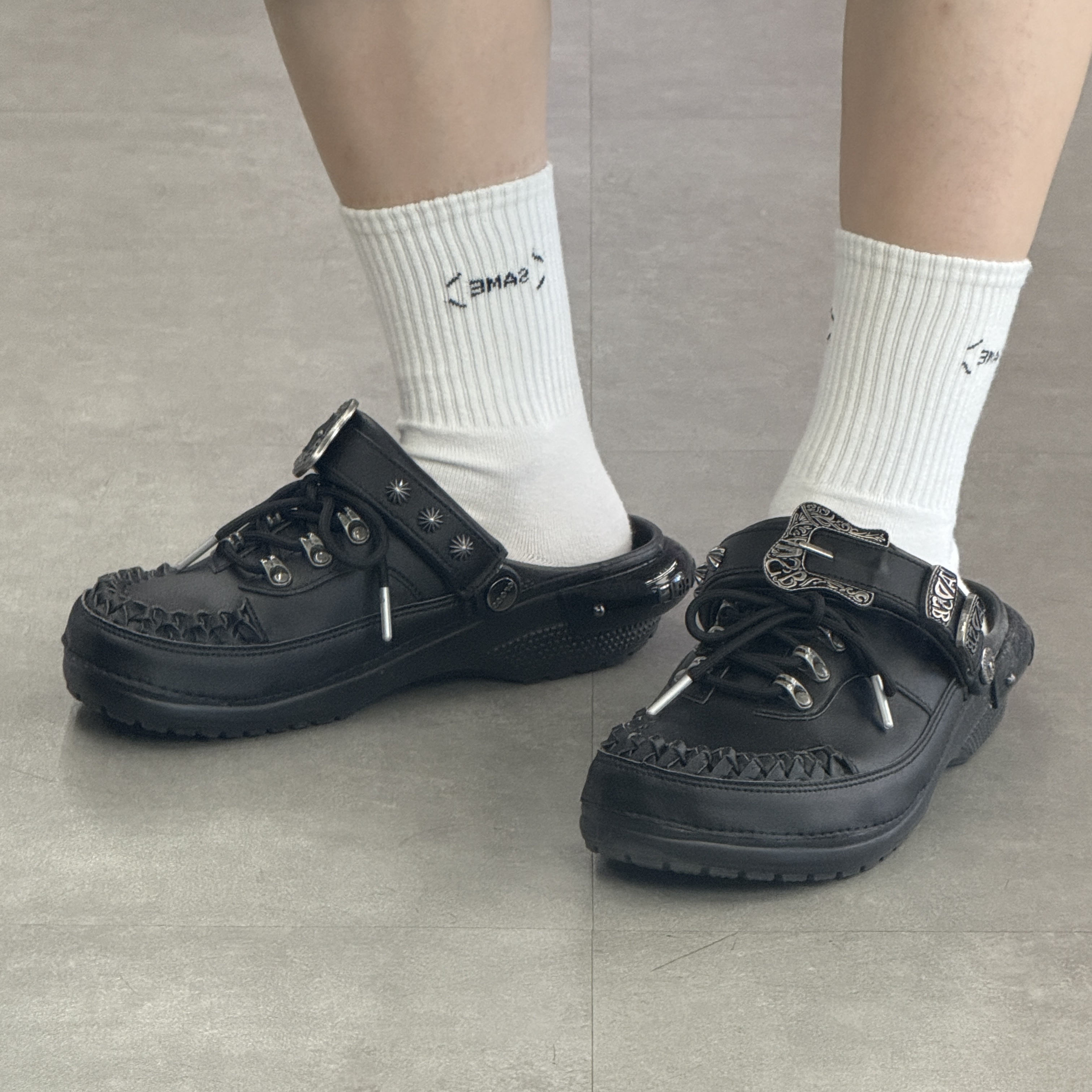 Crocs x Andersson Bell Classic Clog Black 착용 스타일