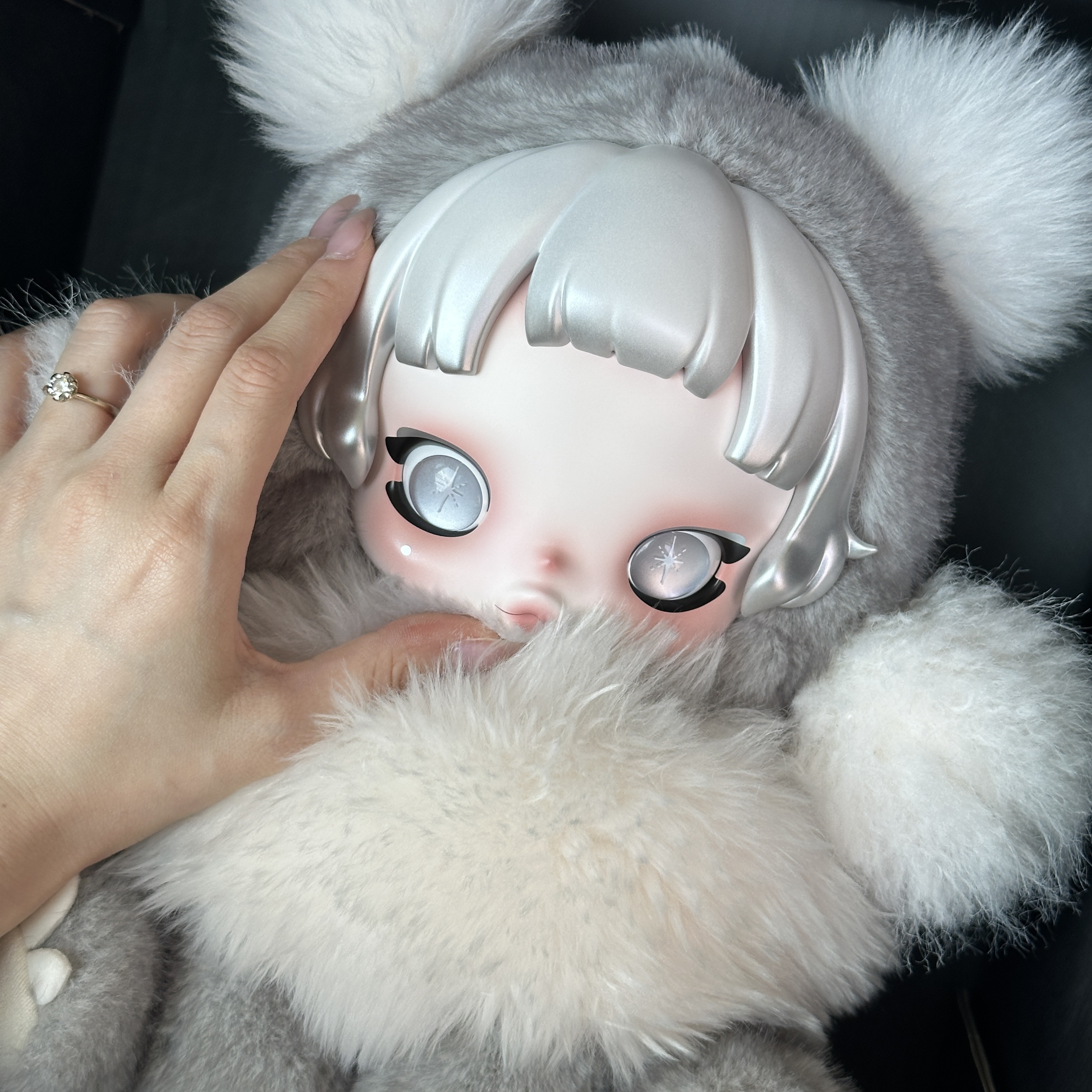 Pop Mart Skullpanda Punk Panda Plush Doll, Marshall Acton III Bluetooth Cream (Korean Ver.) 착용 스타일 - 4