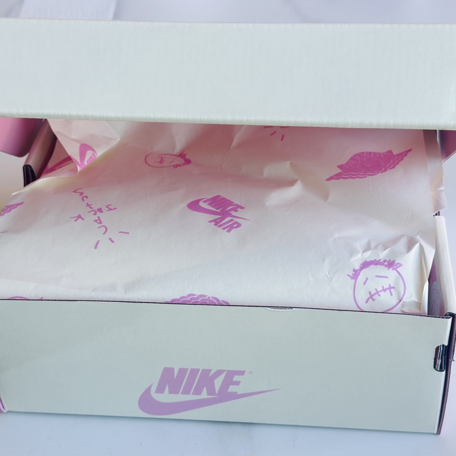 (PS) Jordan 1 x Travis Scott Retro Low OG SP Muslin Shy Pink 착용 스타일 - 5