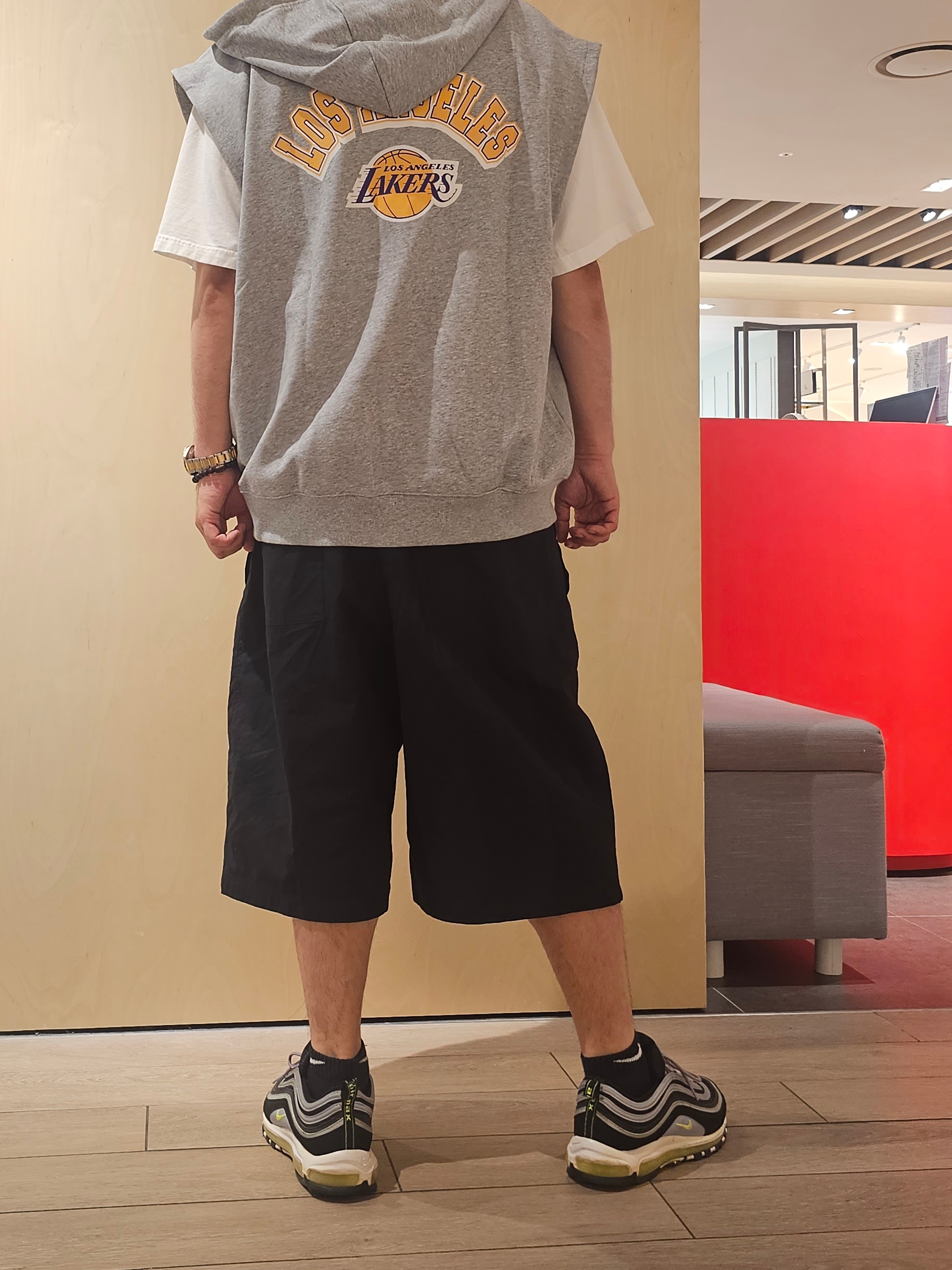 Supreme Announcing T-Shirt White - 25SS, Nike Air Max 97 OG Black Volt Asia 착용 스타일 - 3