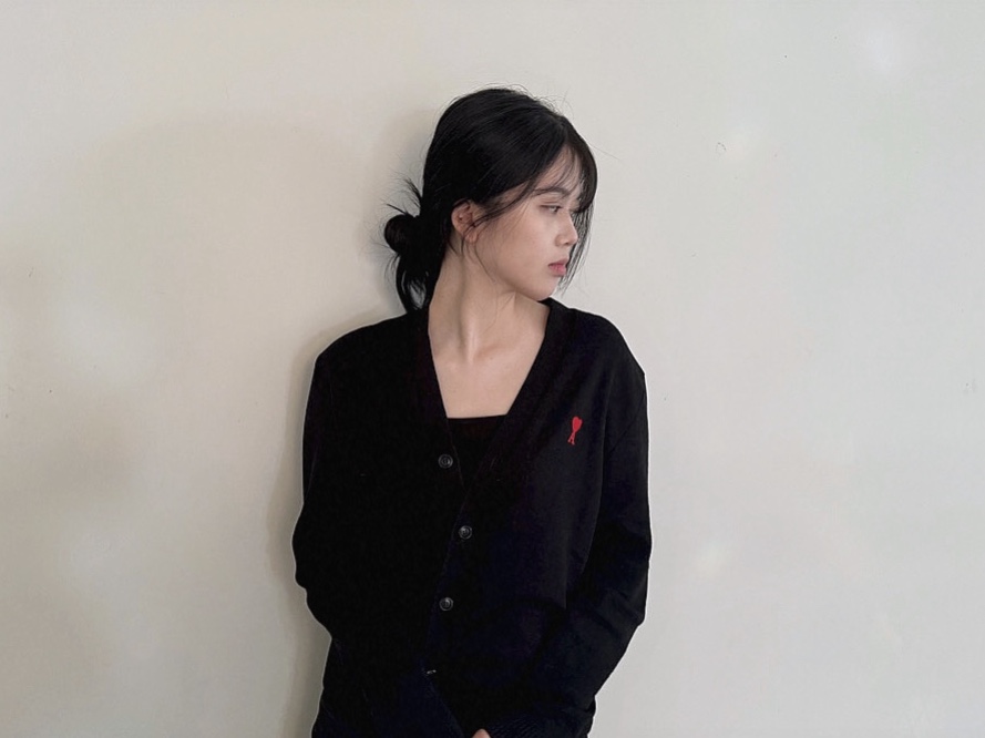 AMI de Coeur Wool Cardigan Black 착용 스타일
