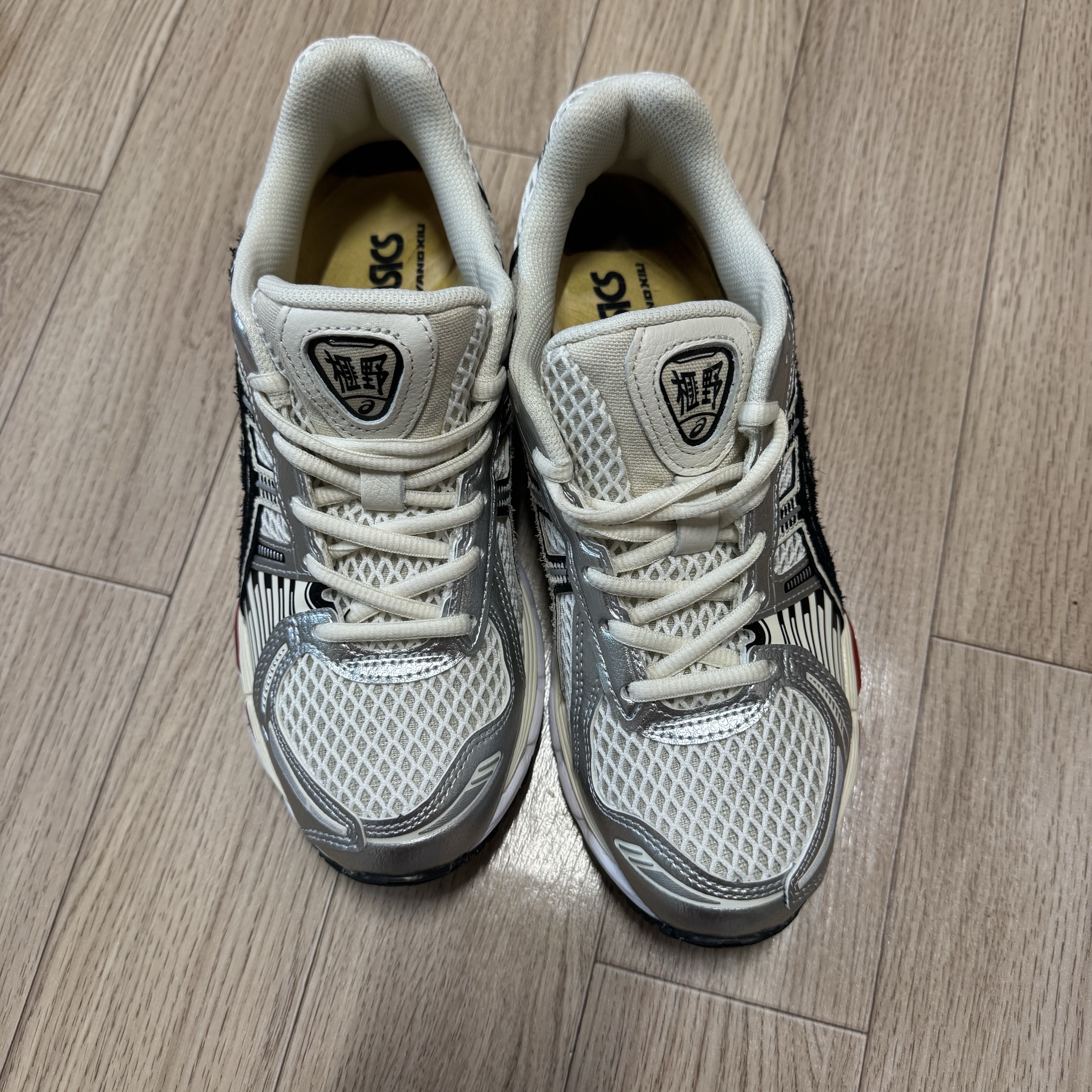 Asics x Lapstone & Hammer Gel-Kayano 12.1 White Metallic Silver 착용 스타일