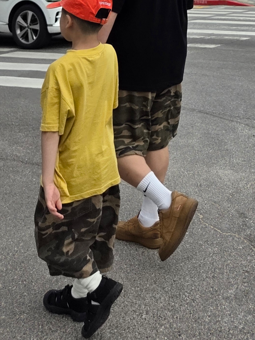 (Kids) Keen Newport H2 Triple Black, Nike x Supreme Air Force 1 Low Flax 착용 스타일
