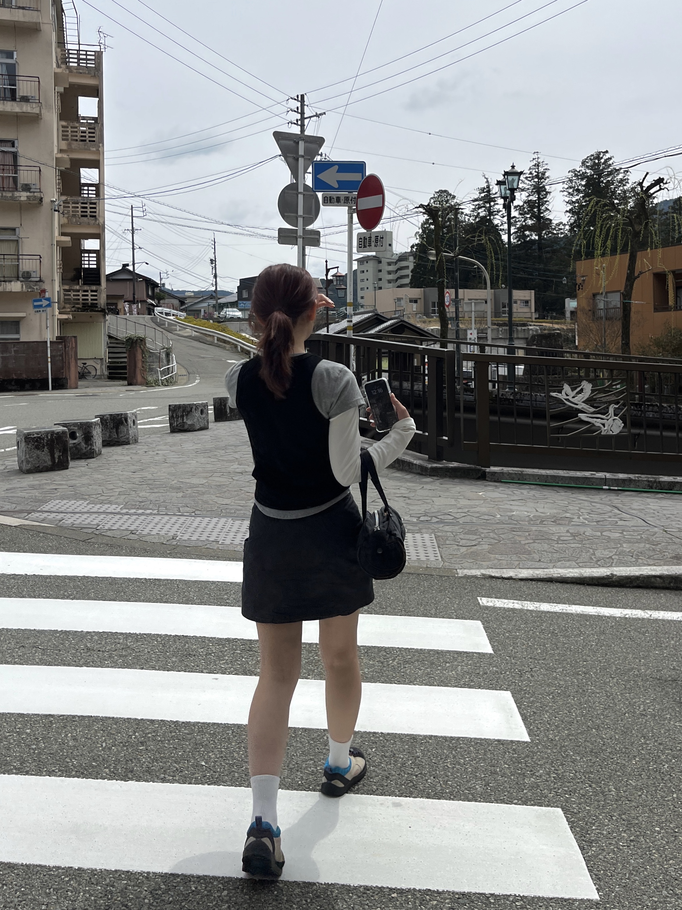 (W) Partimento 3-in-1 Essential Layered T-Shirt Set Black, Keen Jasper Rocks SP Sneakers Women Safari/Fjord Blue 착용 스타일 - 1