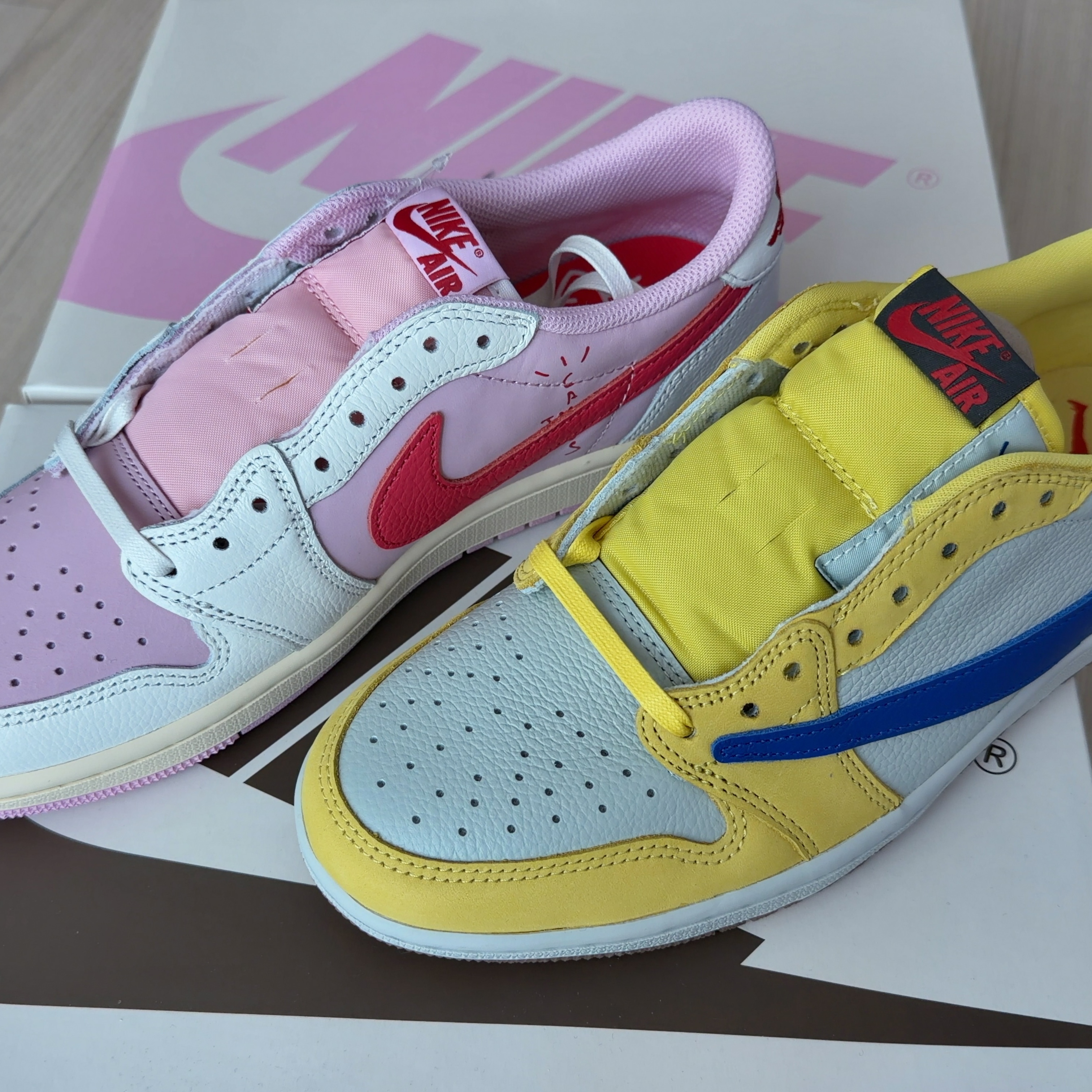 Jordan 1 x Travis Scott Retro Low OG SP Sail Tropical Pink, (W) Jordan 1 x Travis Scott Retro Low OG SP Canary 착용 스타일 - 1
