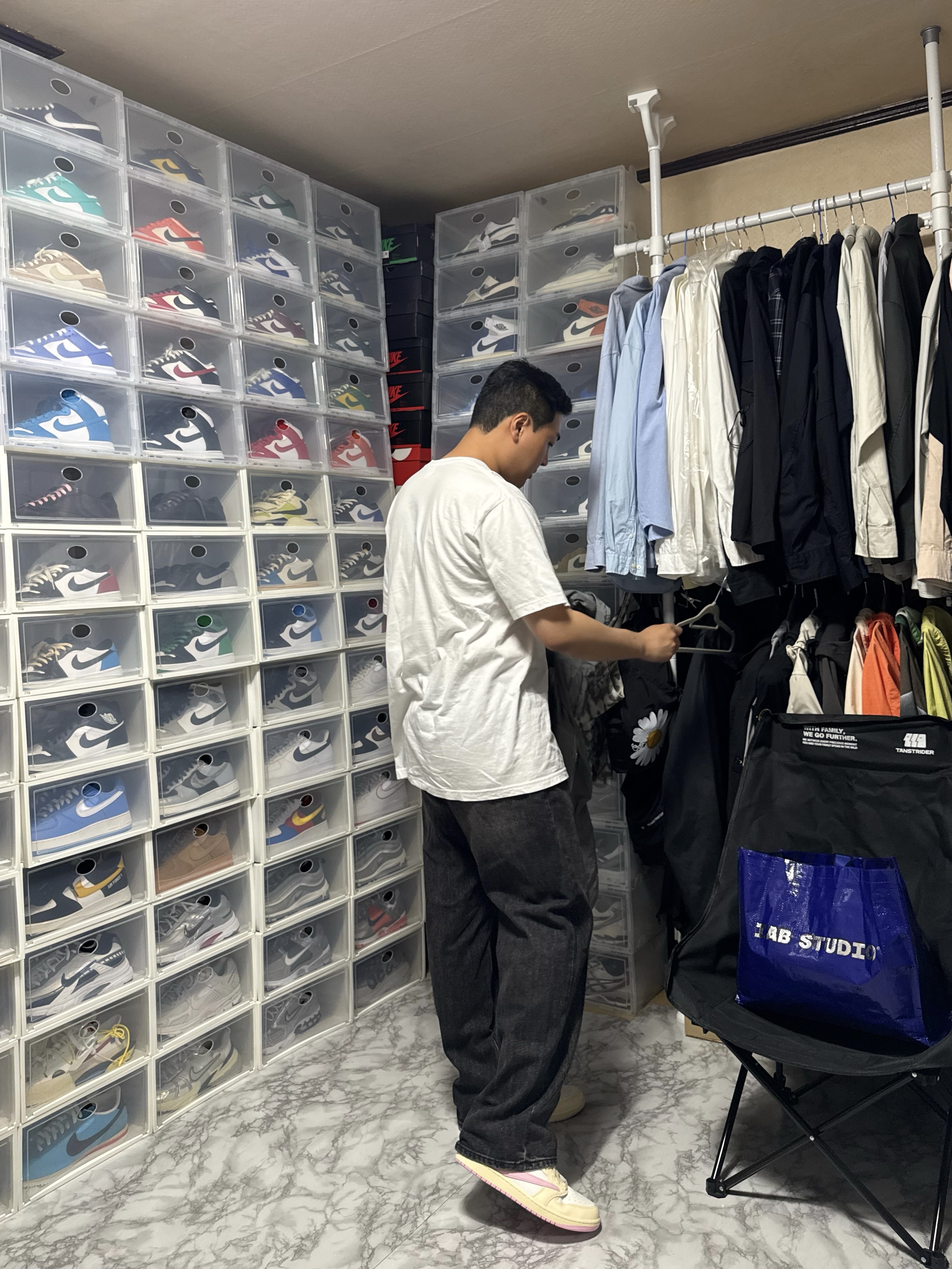 Jordan 1 x Travis Scott Retro Low OG SP Sail Tropical Pink, Jordan 1 x Travis Scott Retro Low OG SP Muslin Shy Pink 착용 스타일 - 7