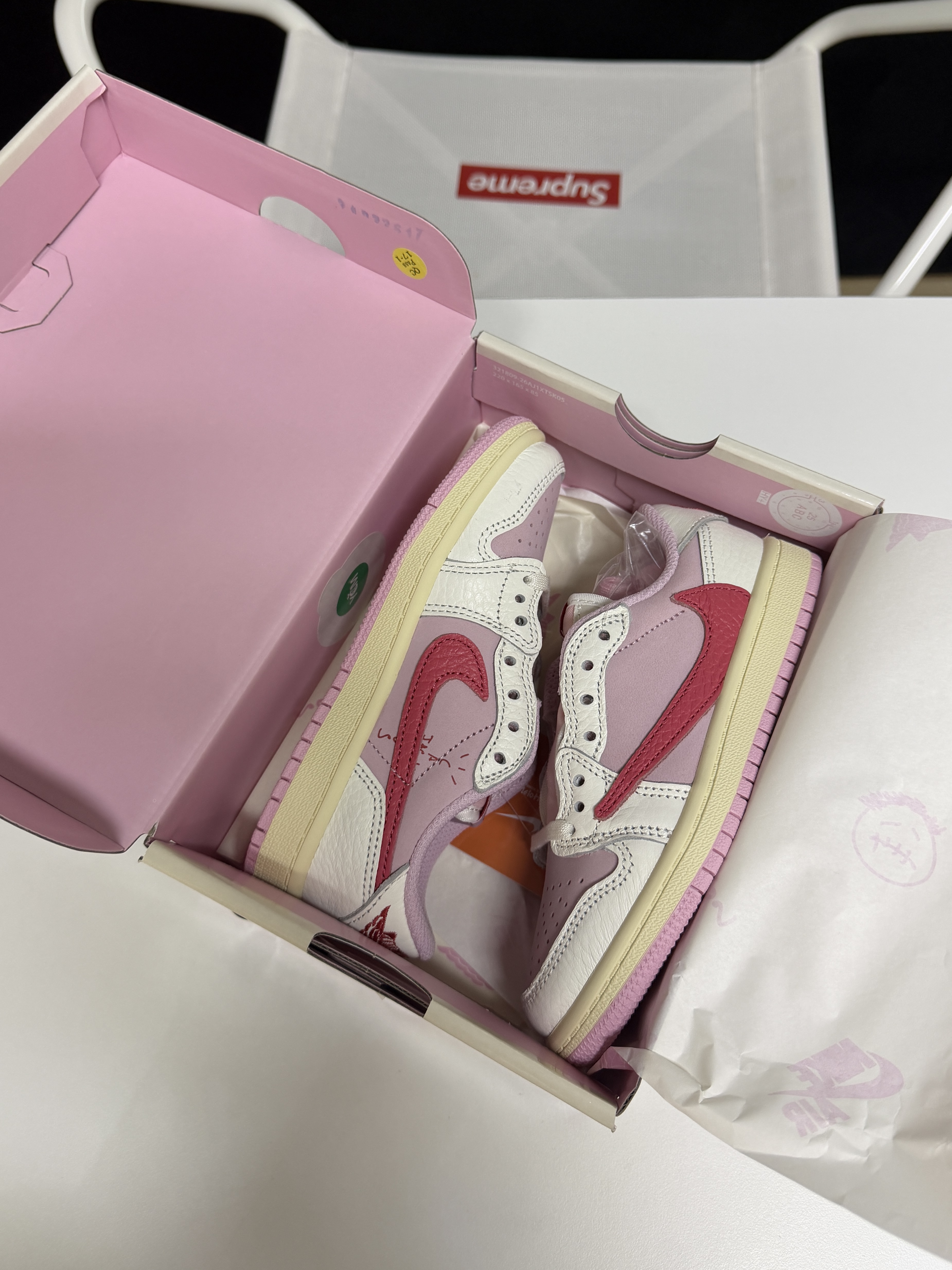 Jordan 1 x Travis Scott Retro Low OG SP Sail Tropical Pink, (PS) Jordan 1 x Travis Scott Retro Low OG SP Sail Tropical Pink 착용 스타일 - 2