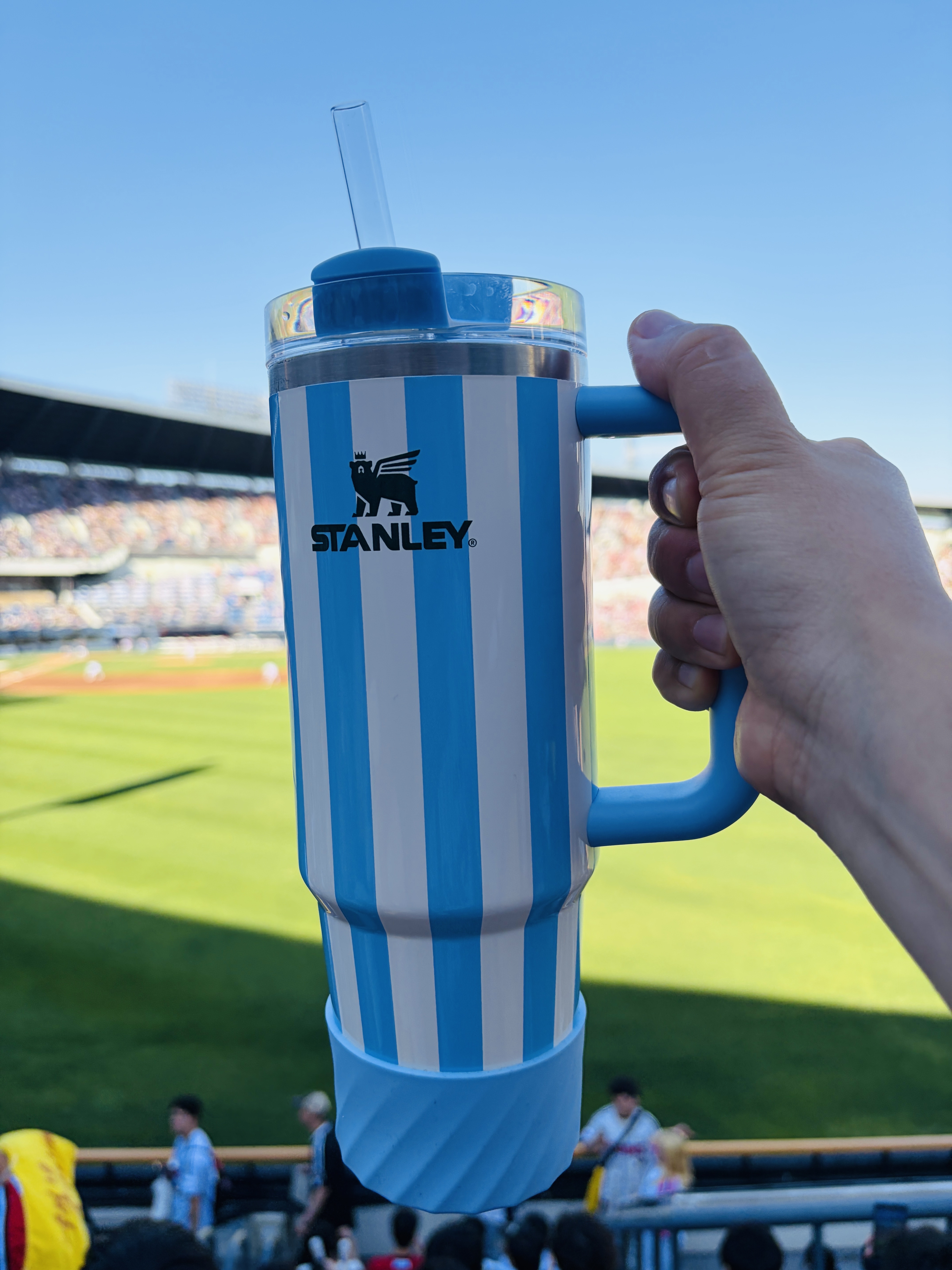 Stanley The Quencher H2.0 Flowstate Tumbler 887ml Cornflower Cabana Gloss 착용 스타일 - 1