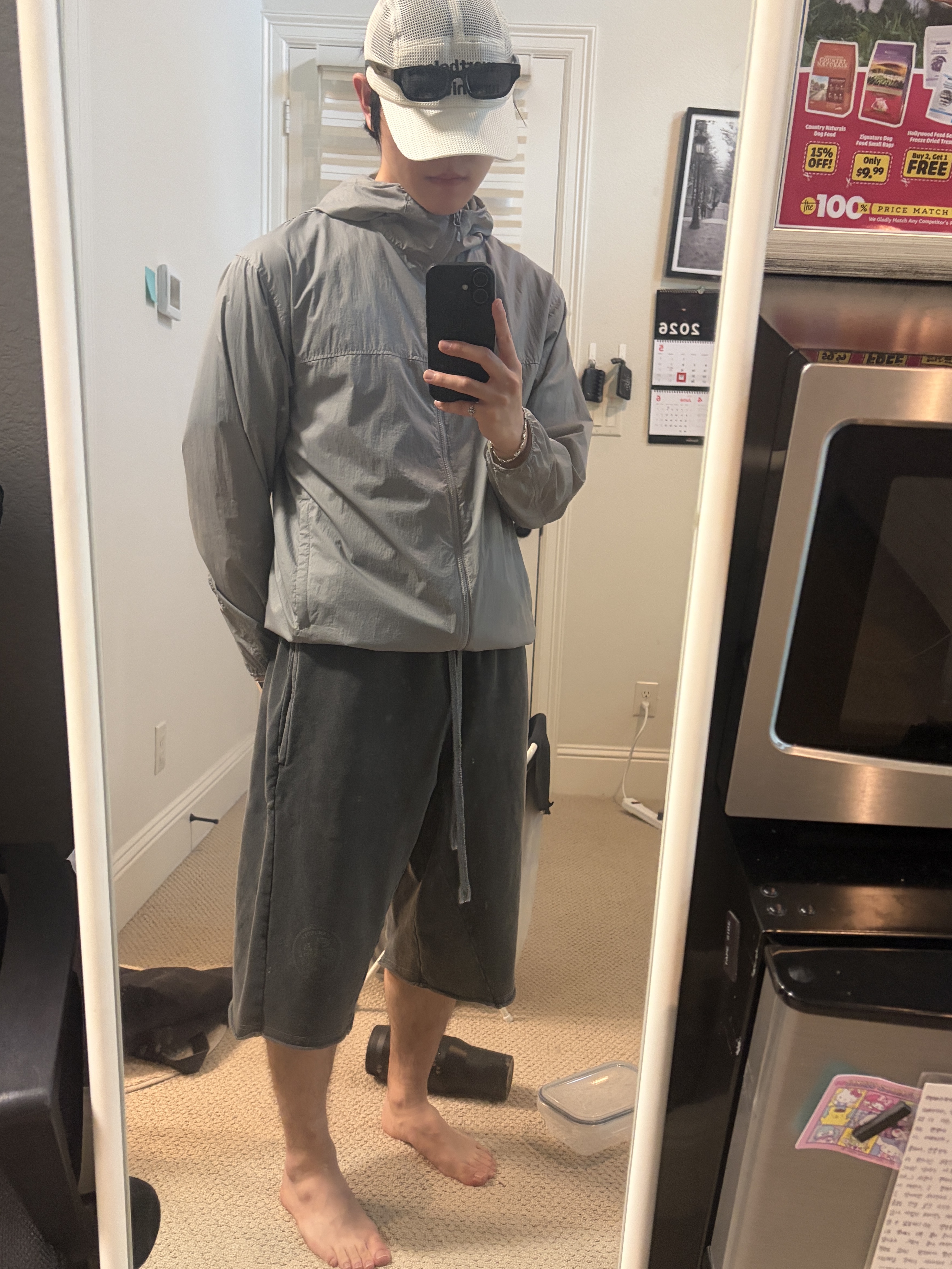 [KREAM 단독] runwhither Mesh Cap Ivory, Polyteru Human Index Human 1/2 Sweat Pants Charcoal 착용 스타일 - 2
