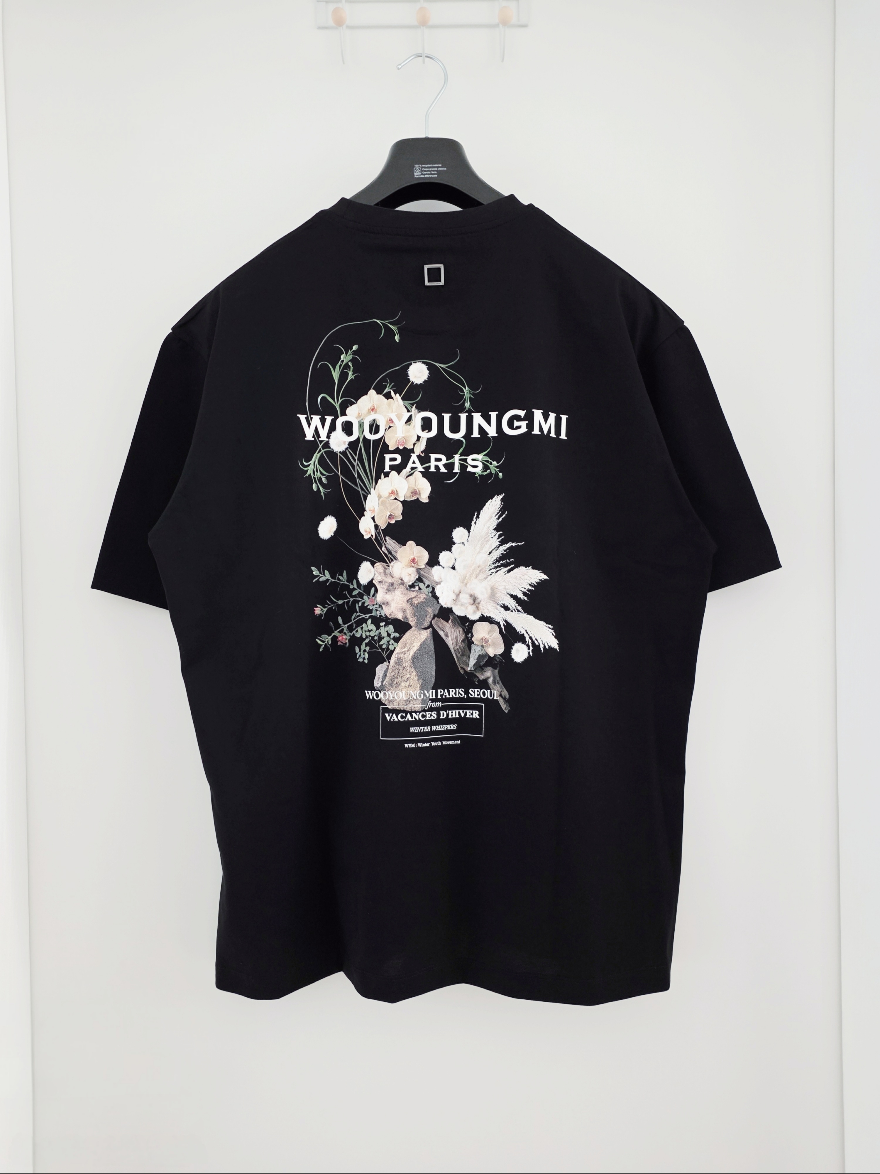 Wooyoungmi Flower Back Logo T-Shirt Black - 26FW 착용 스타일 - 2
