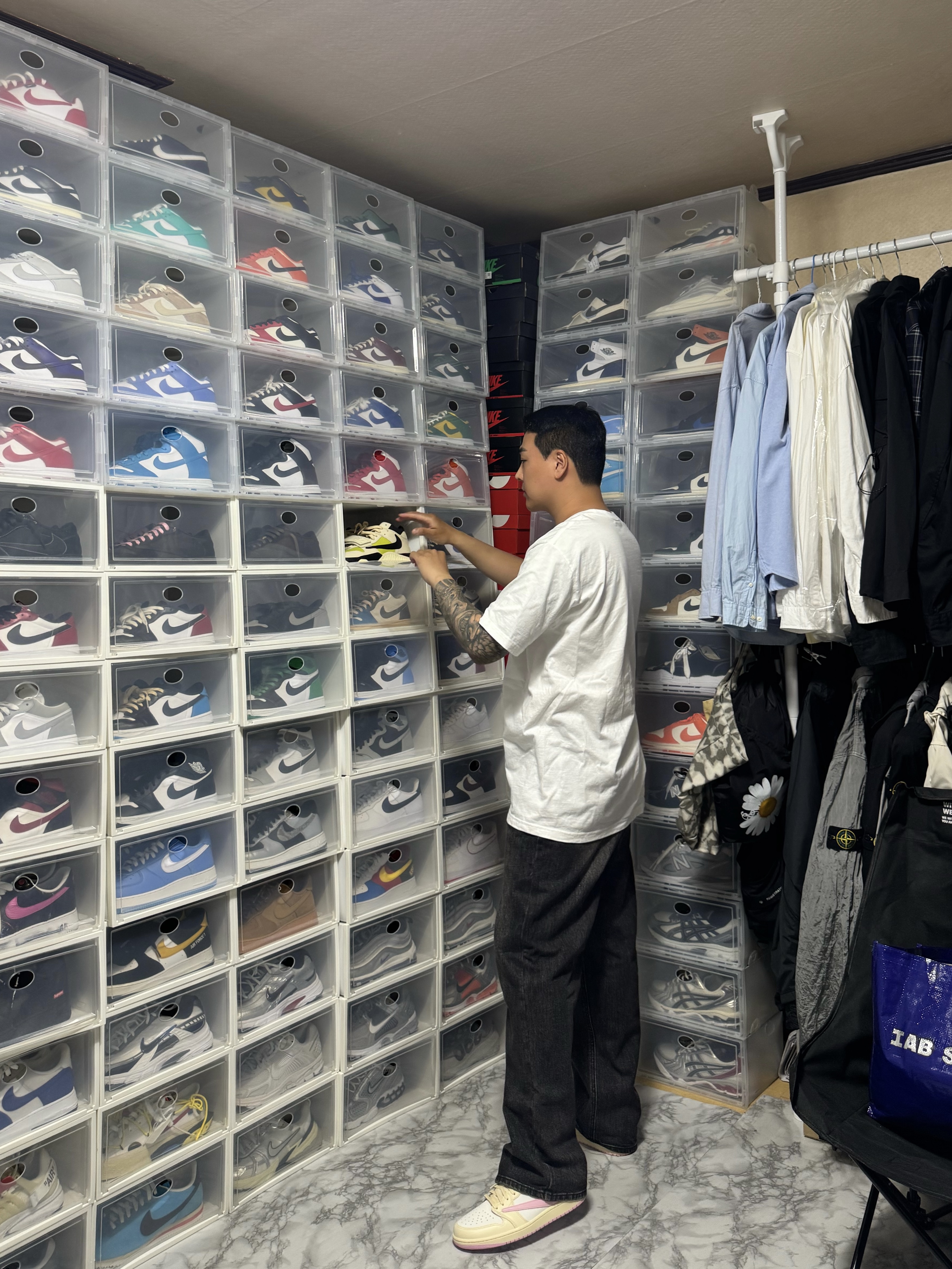 Jordan 1 x Travis Scott Retro Low OG SP Sail Tropical Pink, Jordan 1 x Travis Scott Retro Low OG SP Muslin Shy Pink 착용 스타일 - 6