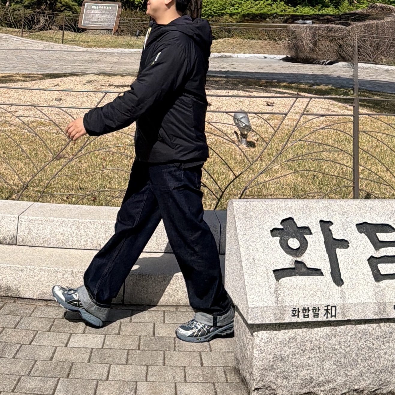Asics Gel-Nimbus 10.1 Ironclad Graphite Grey, Salomon Modisay Padded Jacket Black 착용 스타일