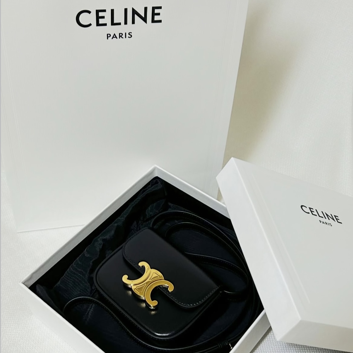 Celine Mini Claude in Shiny Calfskin Black 착용 스타일