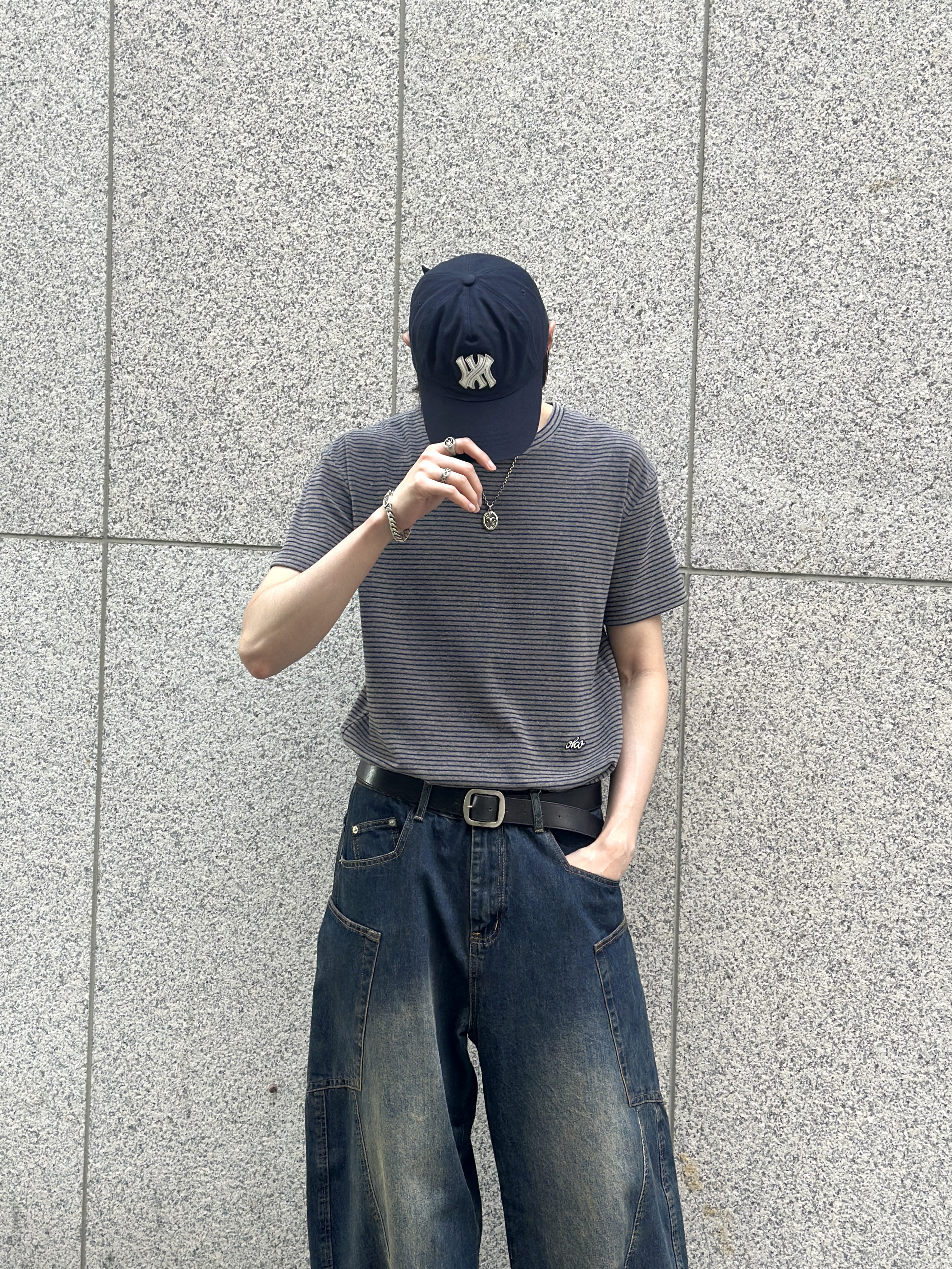 Farfromwhat Far Patch Logo Cap Navy, Undermycar MU.128 Original Logo Cracked Leather Belt Silver / Black 착용 스타일 - 1