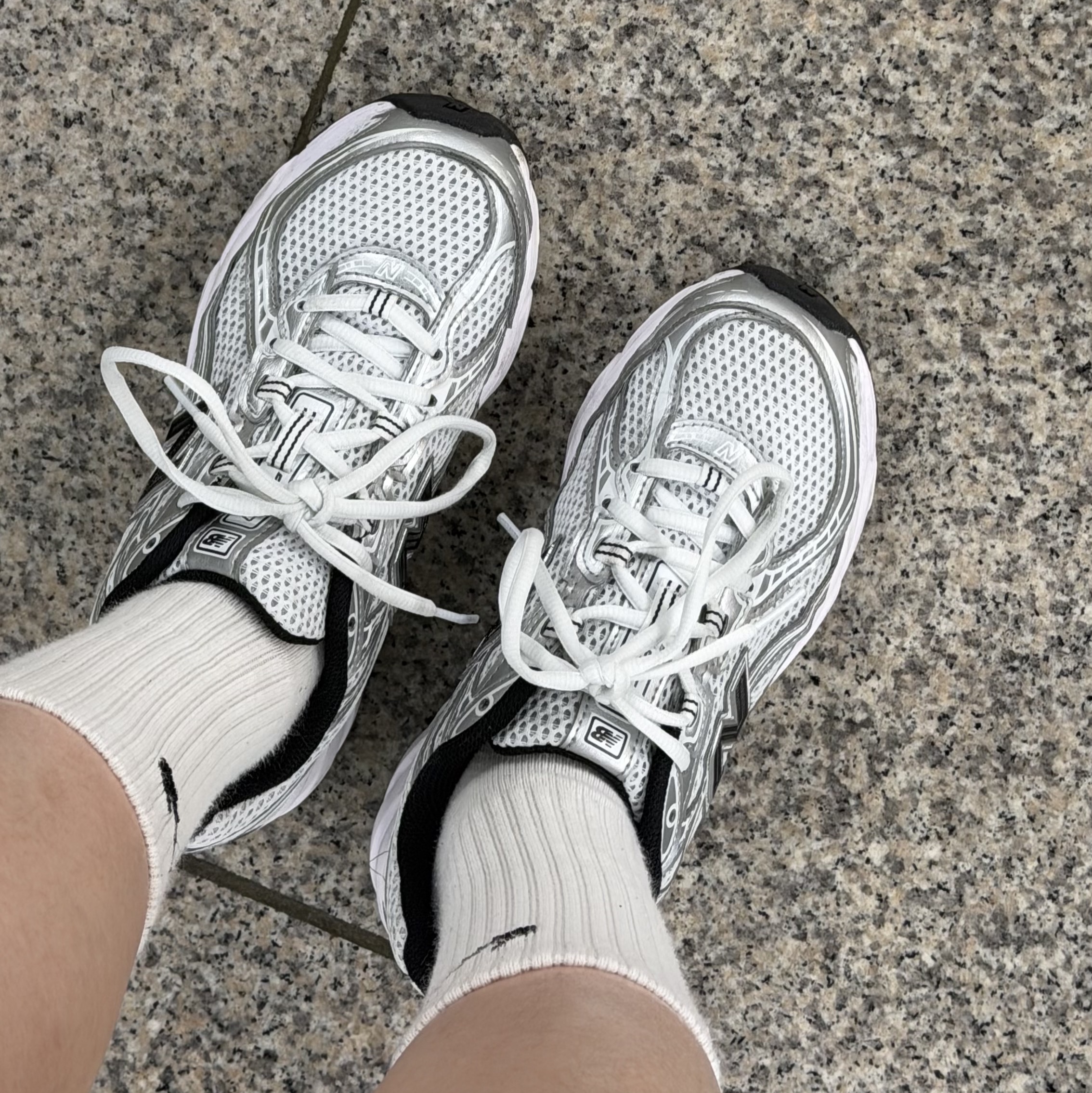 New Balance 740 White Silver Metallic 착용 스타일