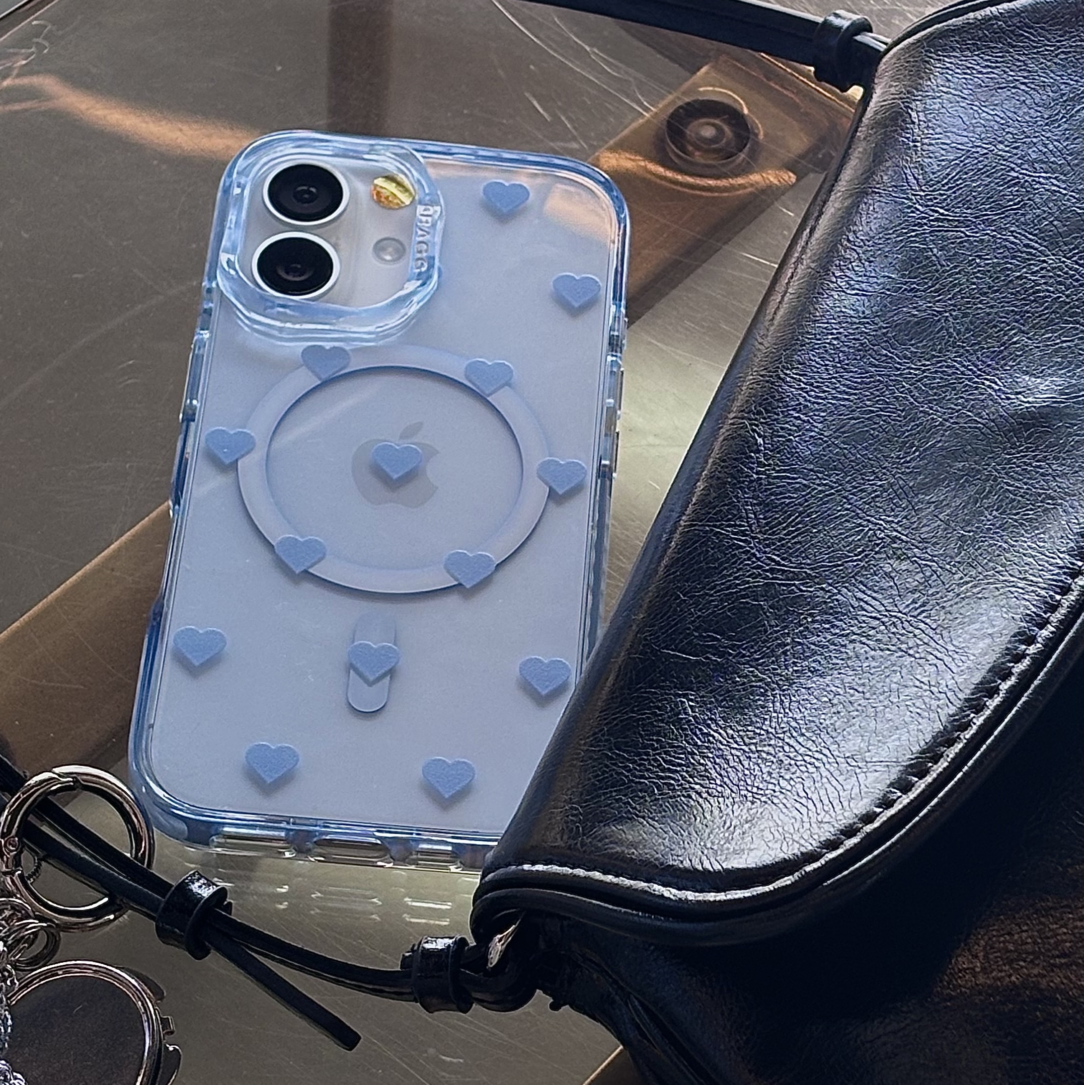 GRAGG MAGSAFE LAYERS FRAME CASE CLEAR BLUE - HEART DOT 착용 스타일