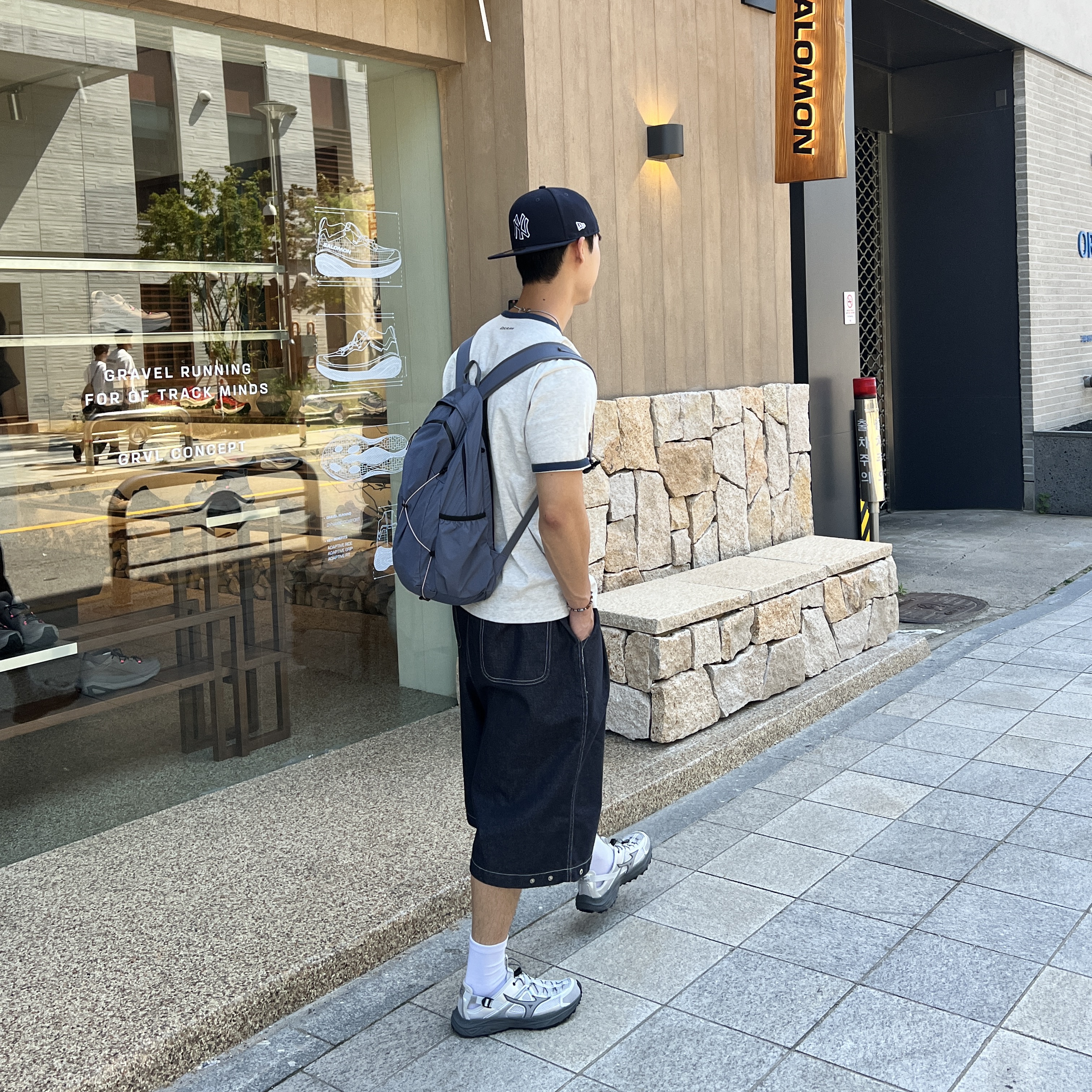 [KREAM 단독] MAZIUNTITLED Roam Pack Dusty Blue 착용 스타일 - 4