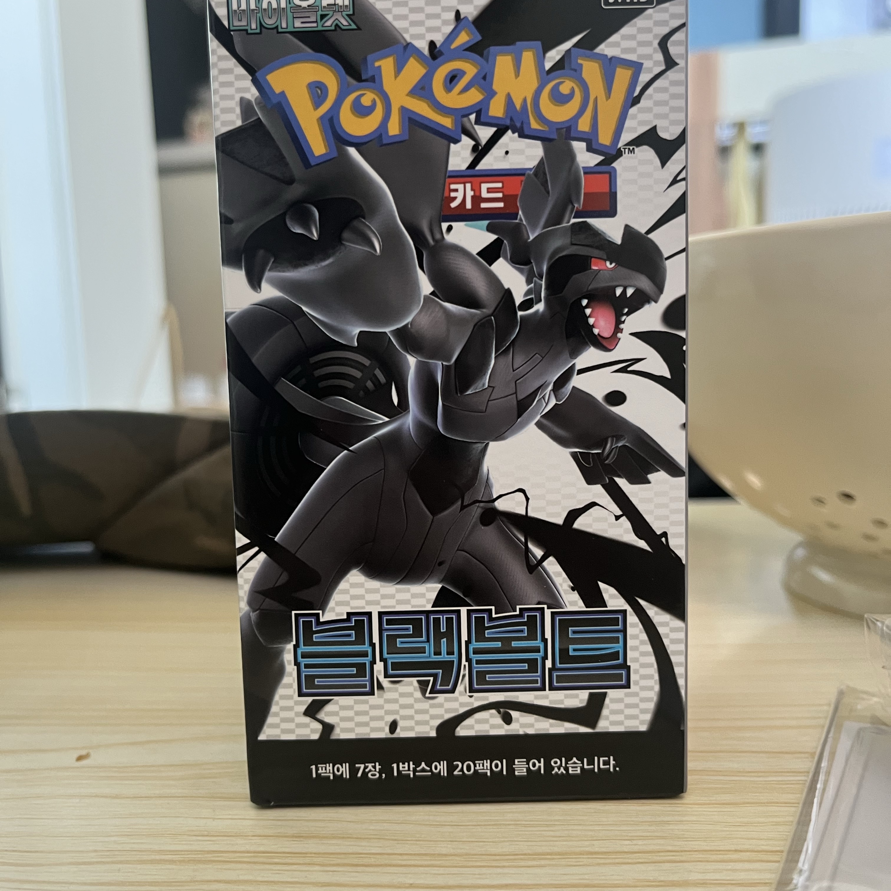 Pokemon TCG Scarlet & Violet Expansion Pack Black Volt Box (Pack of 20) 착용 스타일