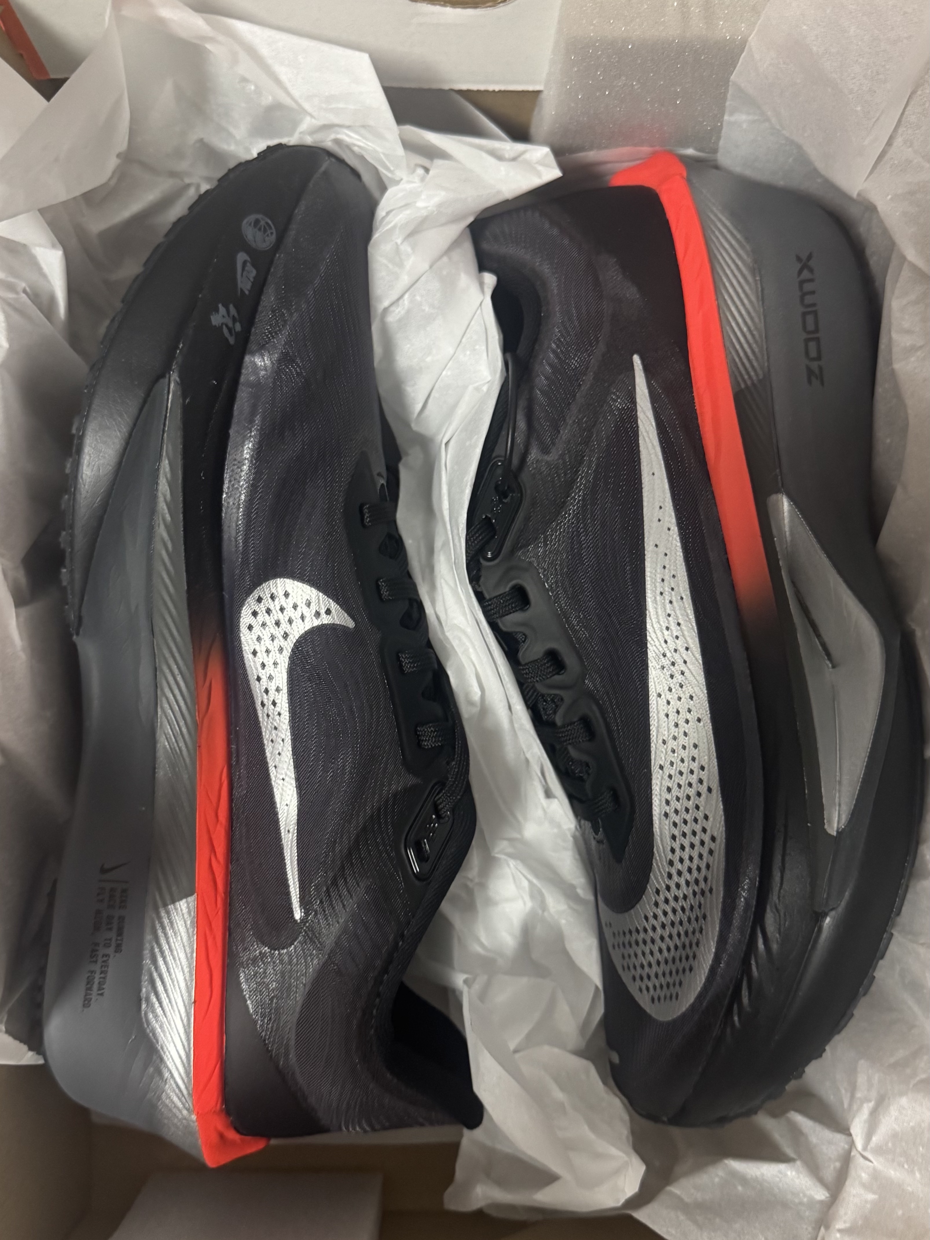 Nike Zoom Fly 6 Black Bright Crimson 착용 스타일