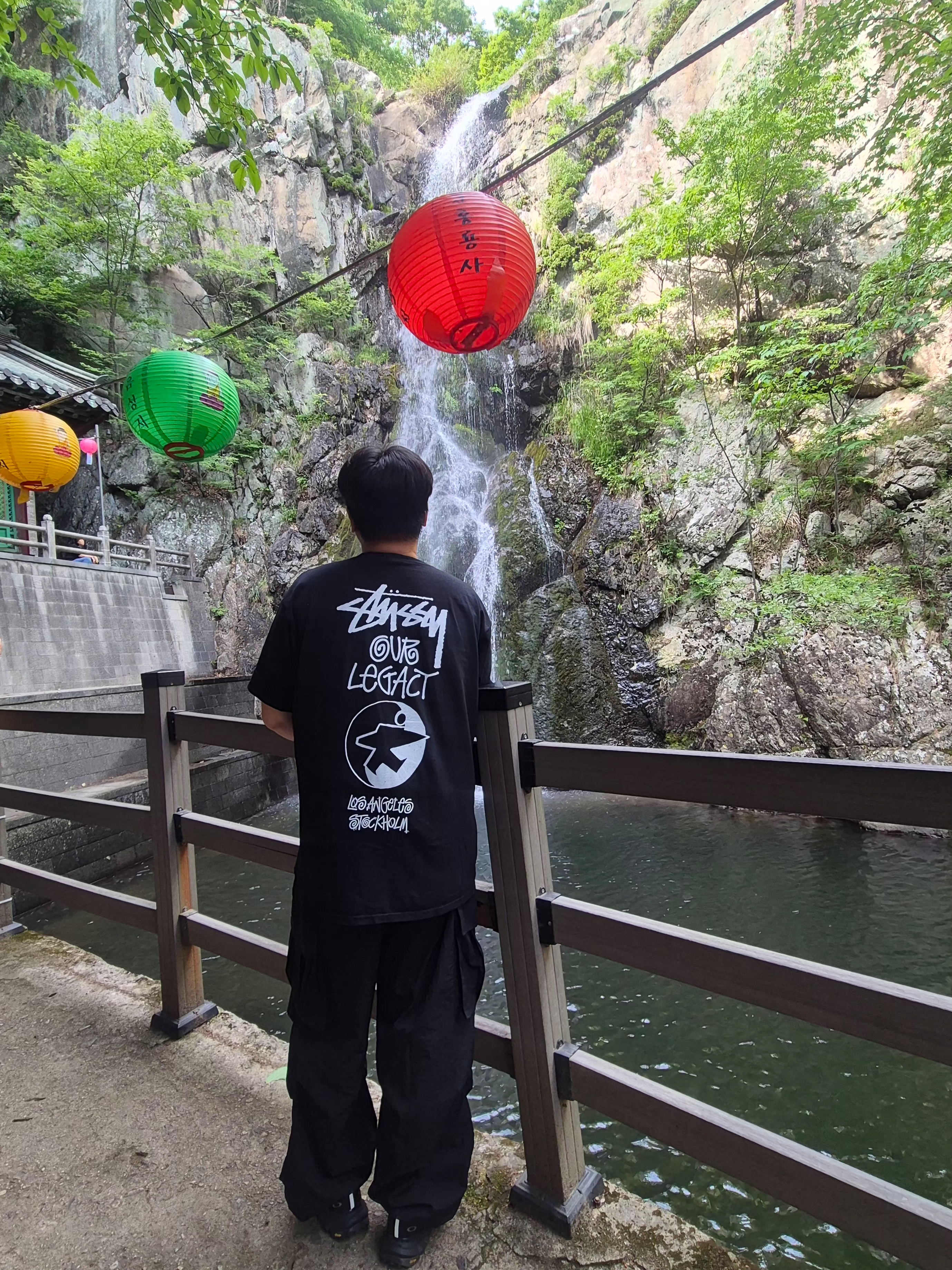 Stussy x Our Legacy Surfman Pigment Dyed T-Shirt Black, Oakley Light Breathe Triple Black 착용 스타일 - 1