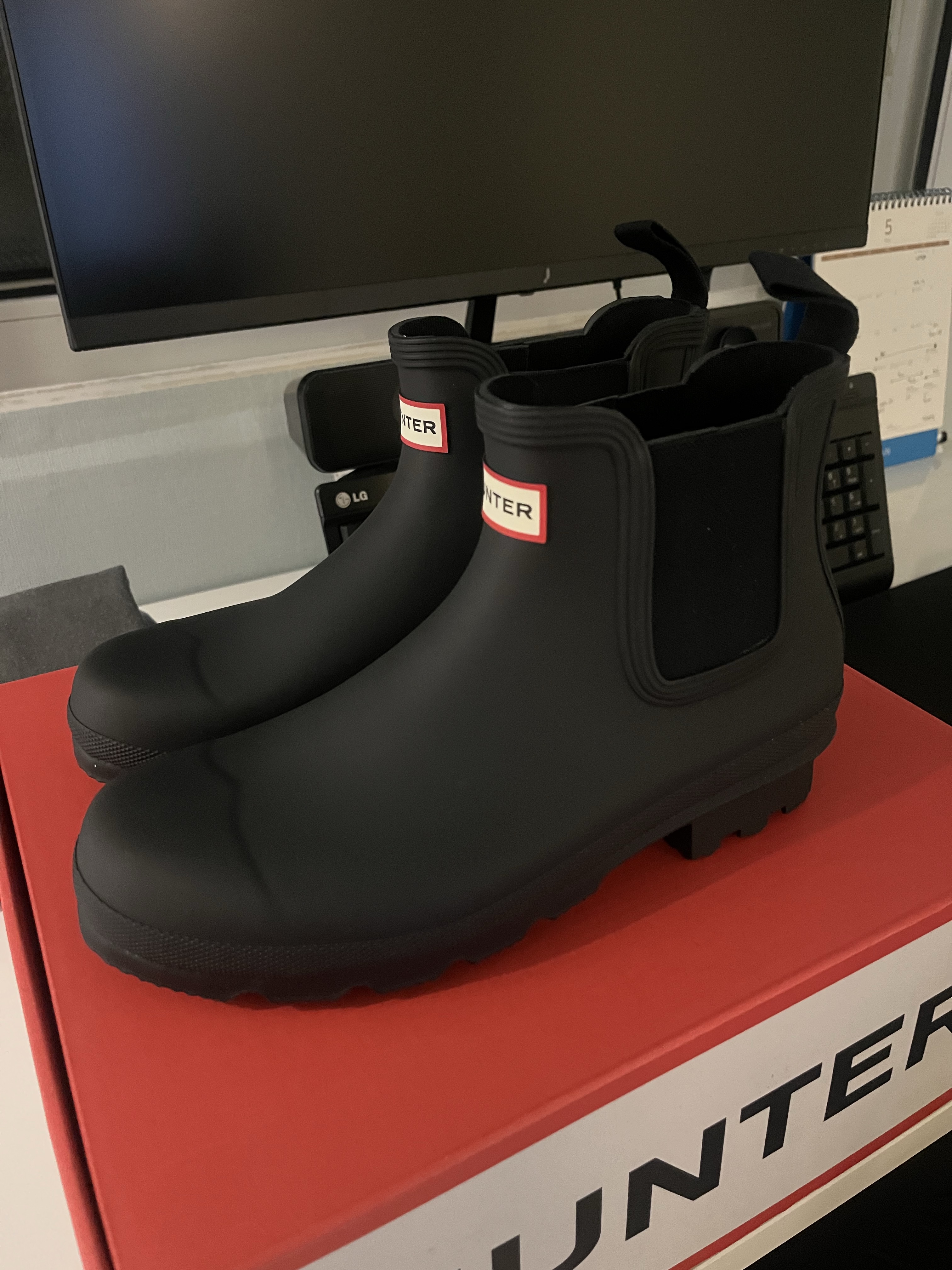Hunter Original Chelsea Boots Black 착용 스타일 - 1