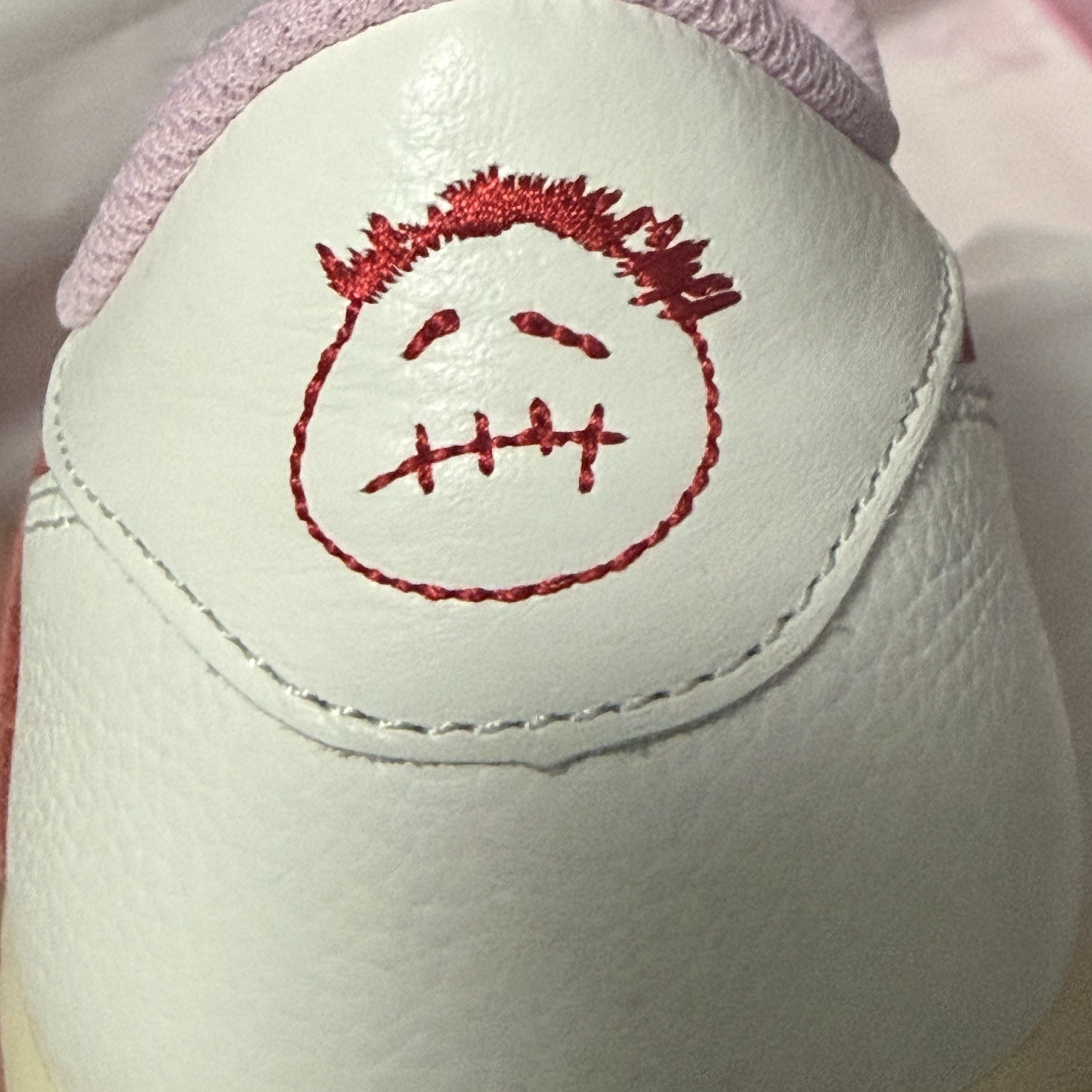 Jordan 1 x Travis Scott Retro Low OG SP Sail Tropical Pink 착용 스타일 - 1