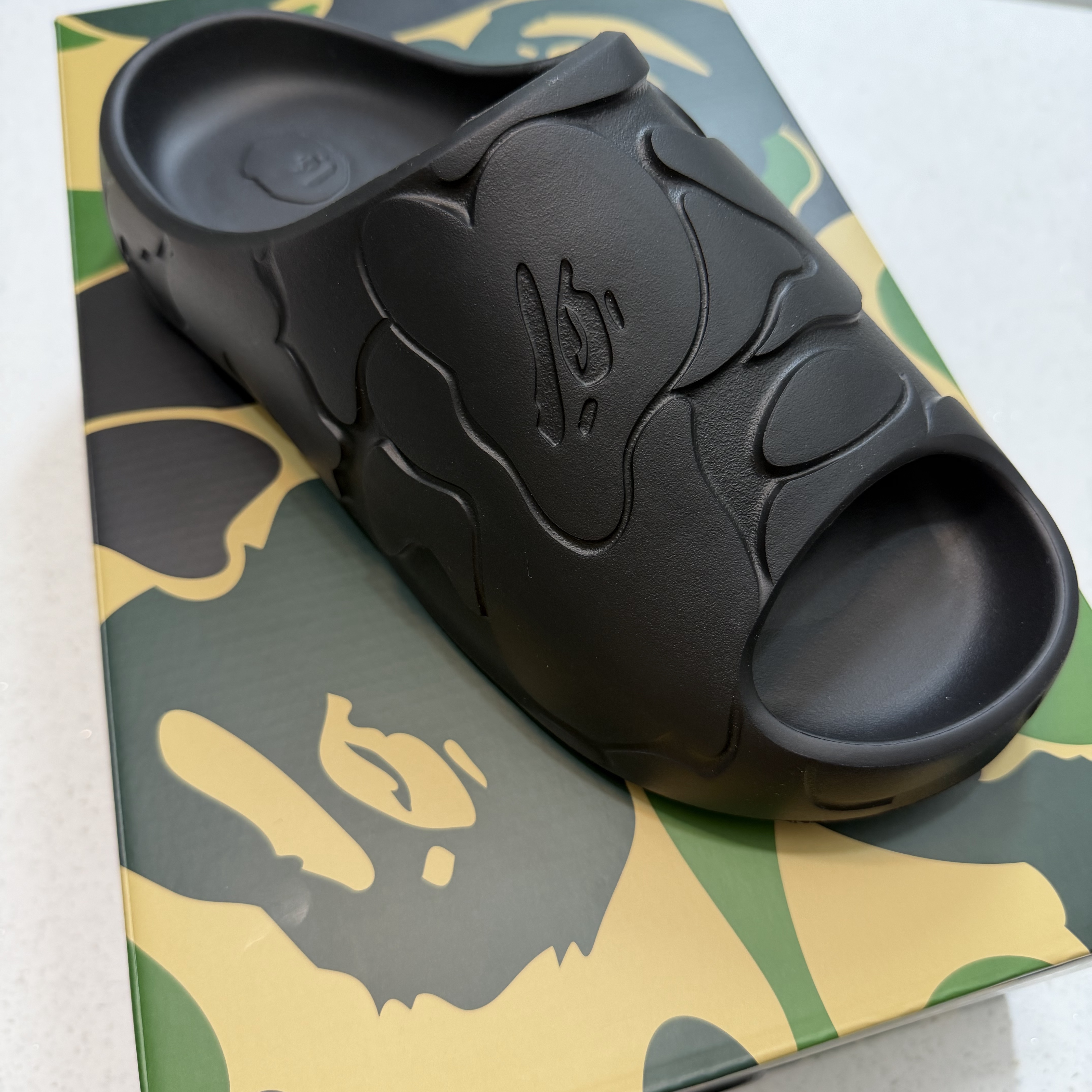 BAPE Slide #1 Black 착용 스타일 - 1