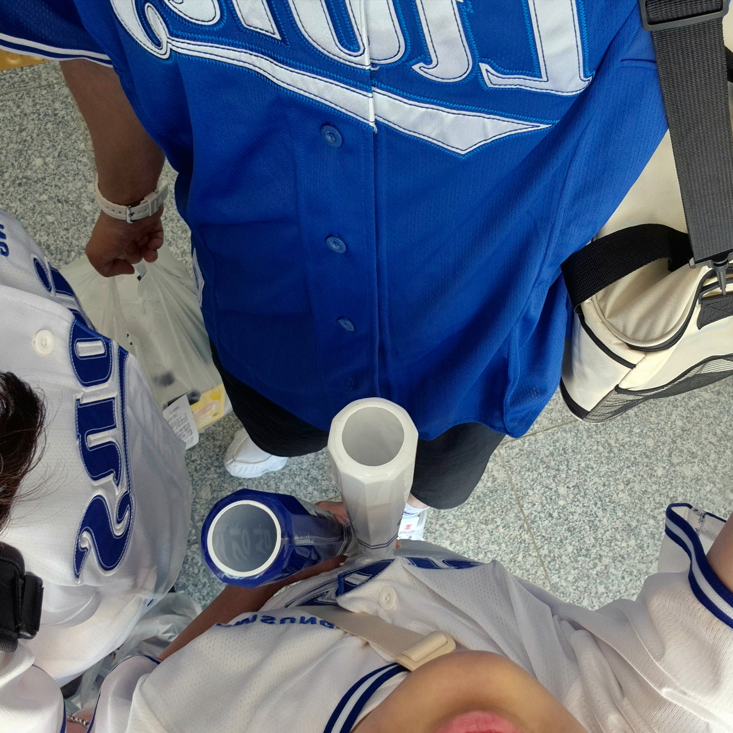 Nike Shox TL Metallic Silver, Nike NSW Everyday Essential Crew Socks White Game Royal (3 Pack/Korean Ver.) 착용 스타일 - 9