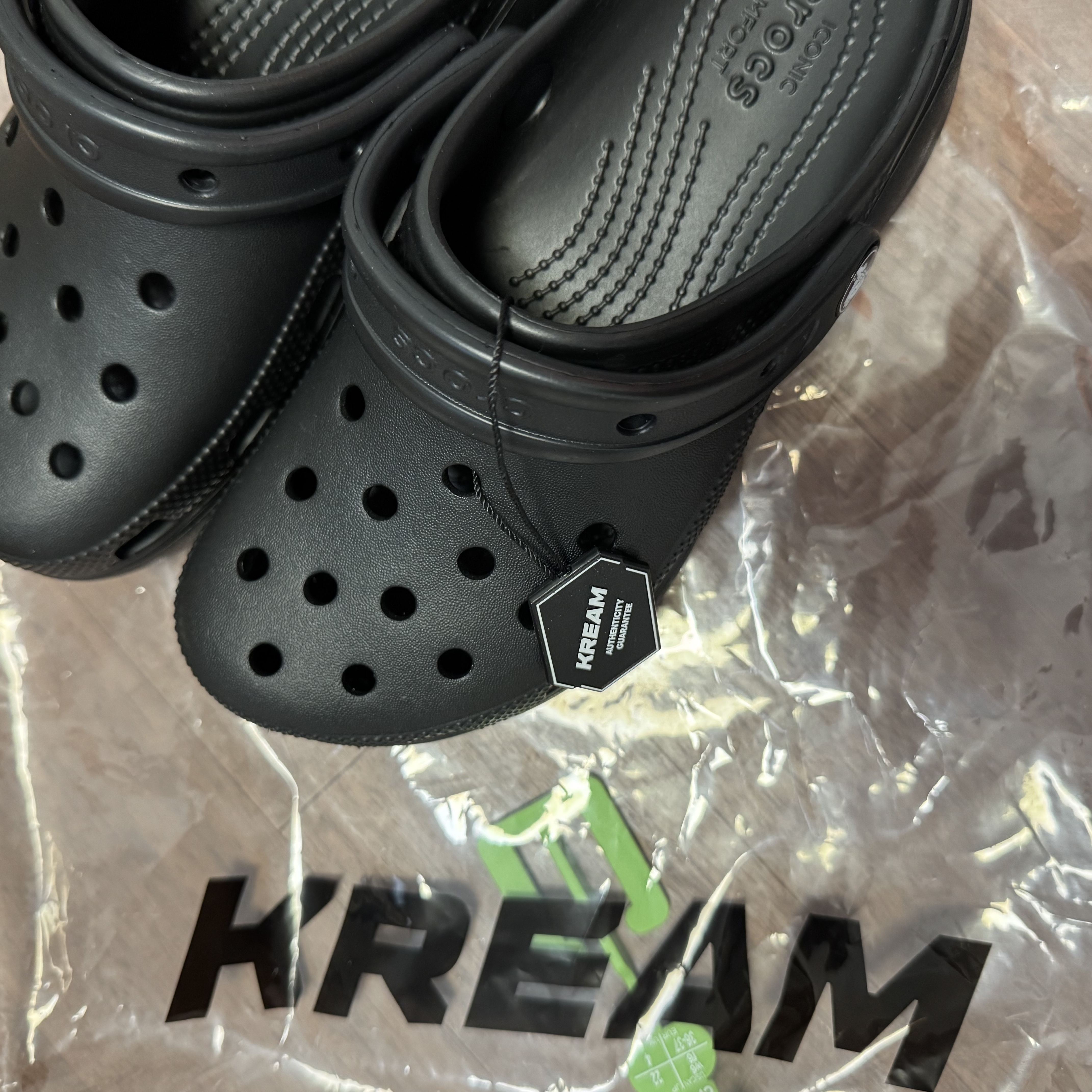 (W) Crocs Classic Platform Clog Black 착용 스타일