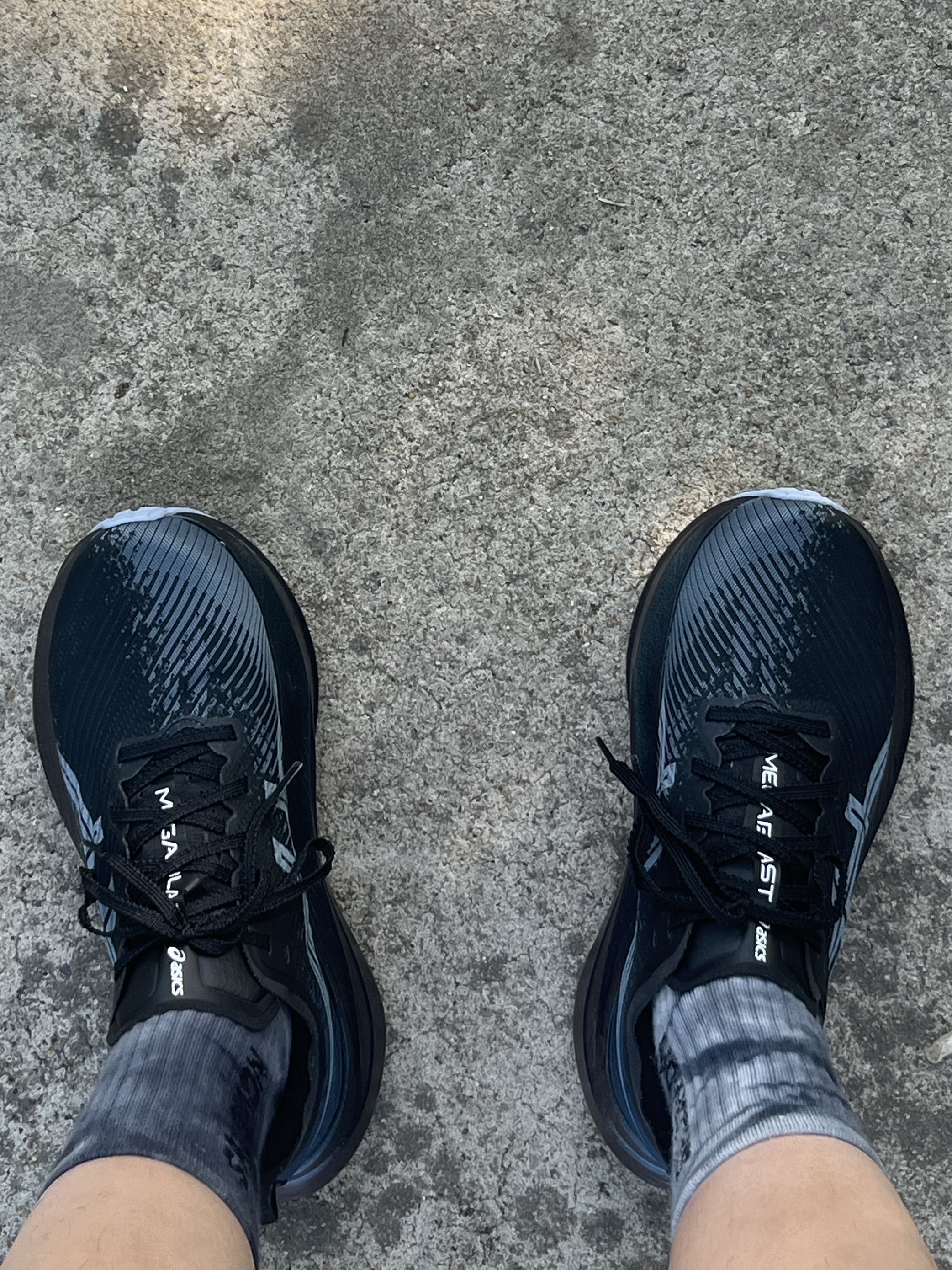Asics Megablast Black White 착용 스타일 - 2