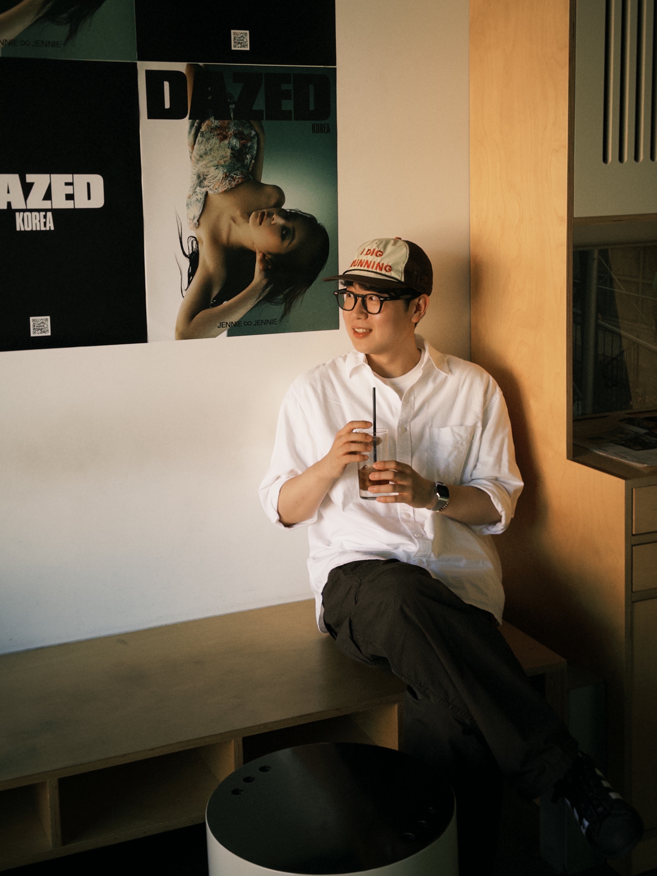 Alex Zono I Dig Running Trucker Hat OG Brown 착용 스타일