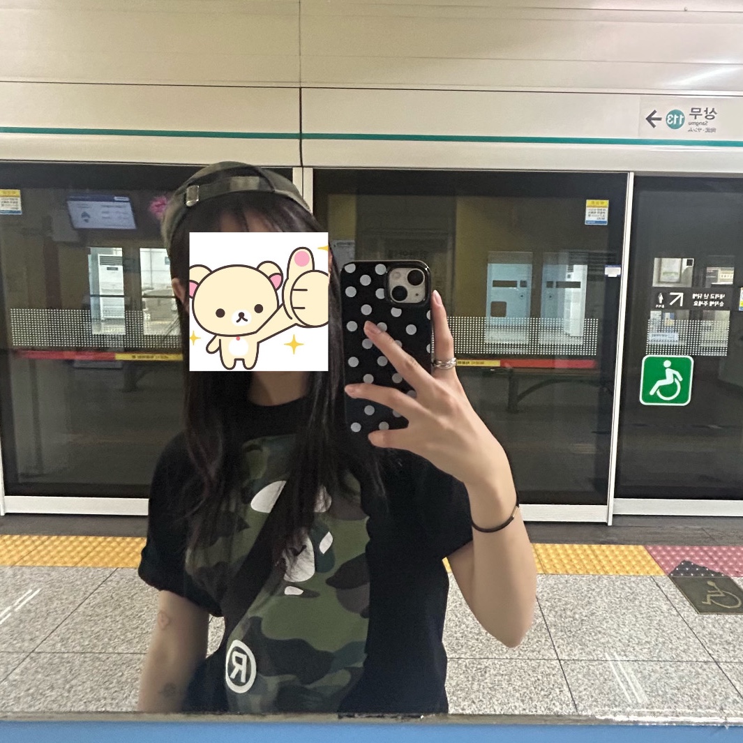 BAPE Giant 1st Camo Big Ape Head T-Shirt Black Green, Asics Jog 100 S Black - 2E Wide 착용 스타일 - 2