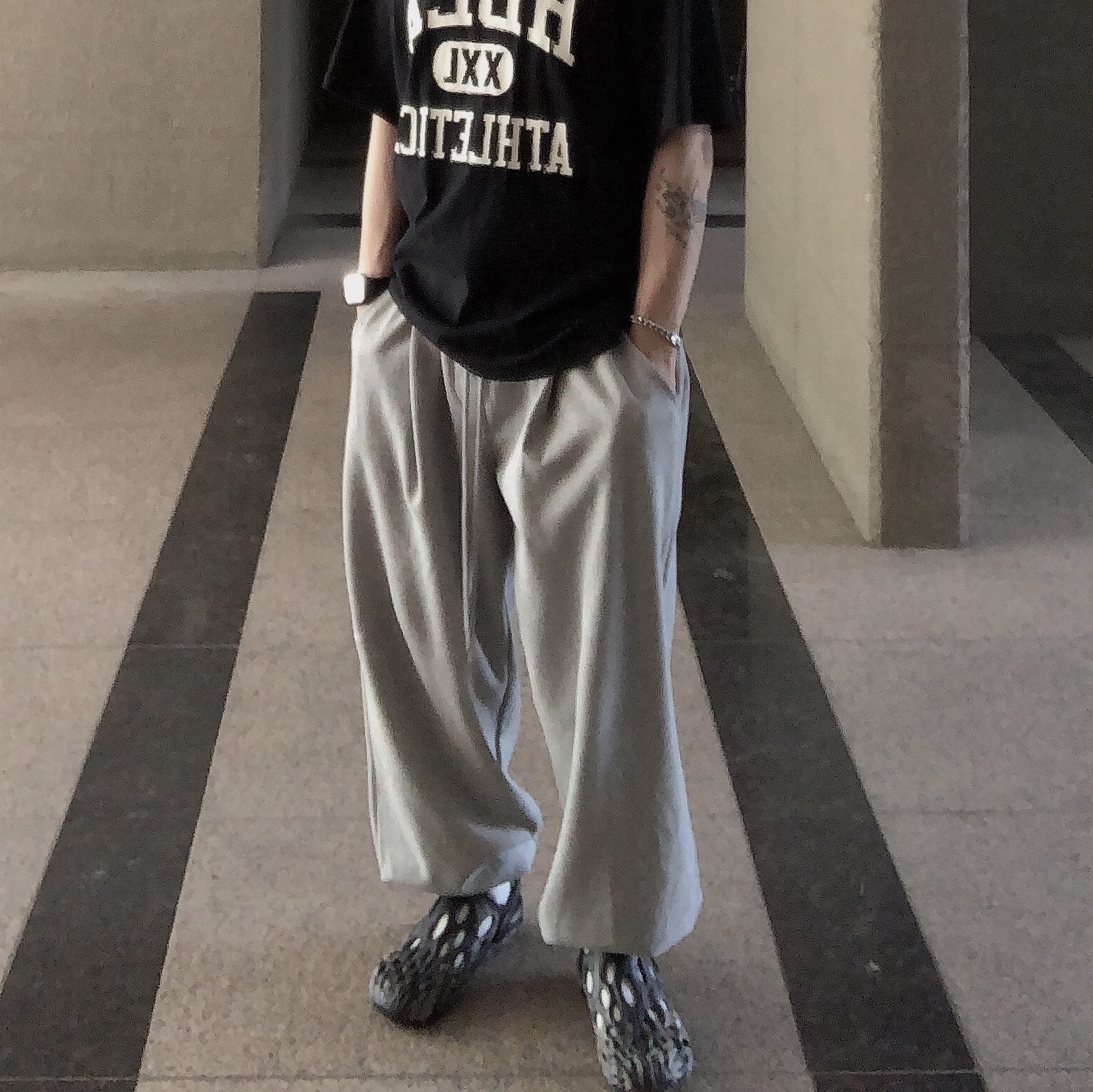 Undermycar Mu.03 Anti Fxxking Logo Play Oversized Sweat Jogger Melange Gray 착용 스타일 - 1