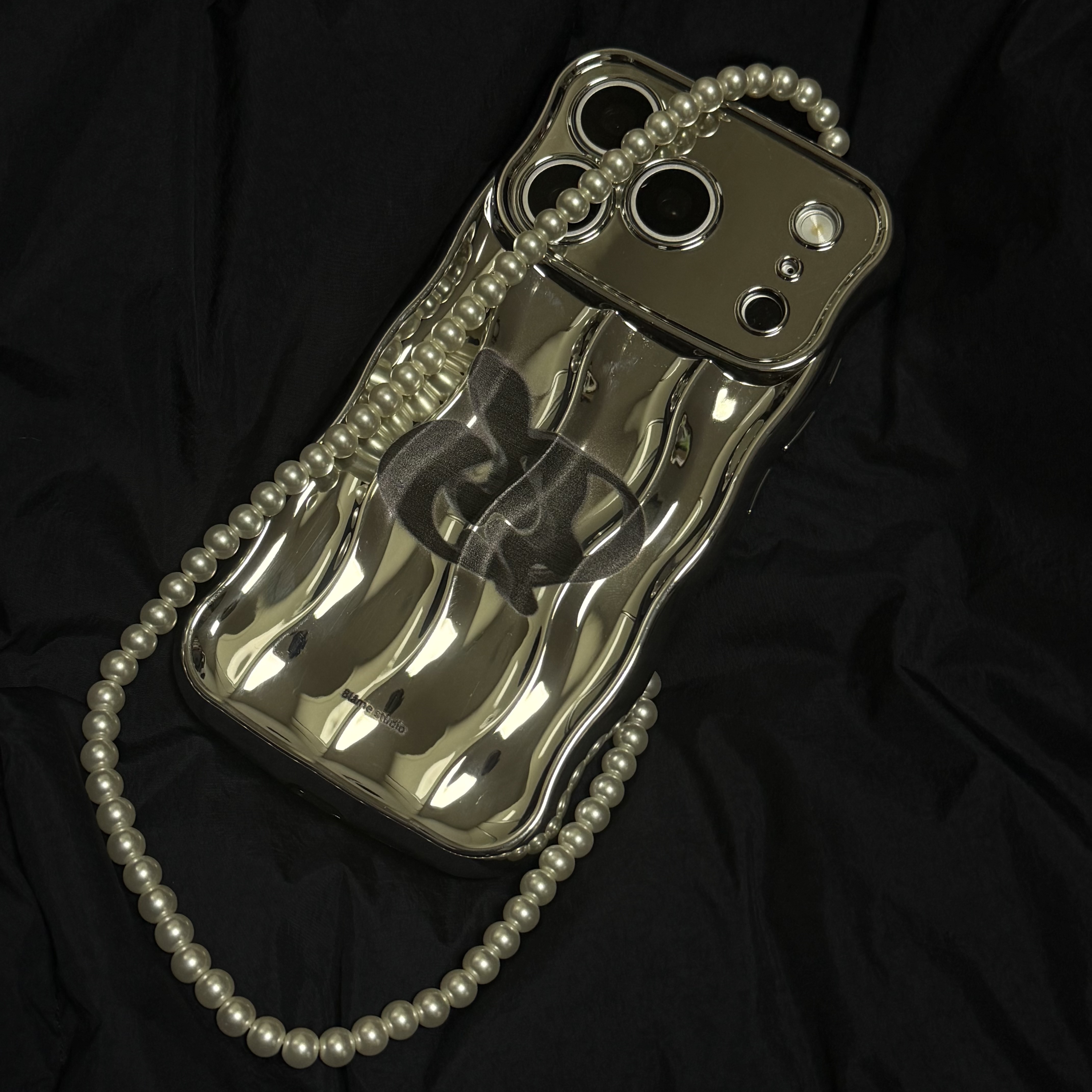 BLAMESTUDIO 3D Logo metallic case 착용 스타일