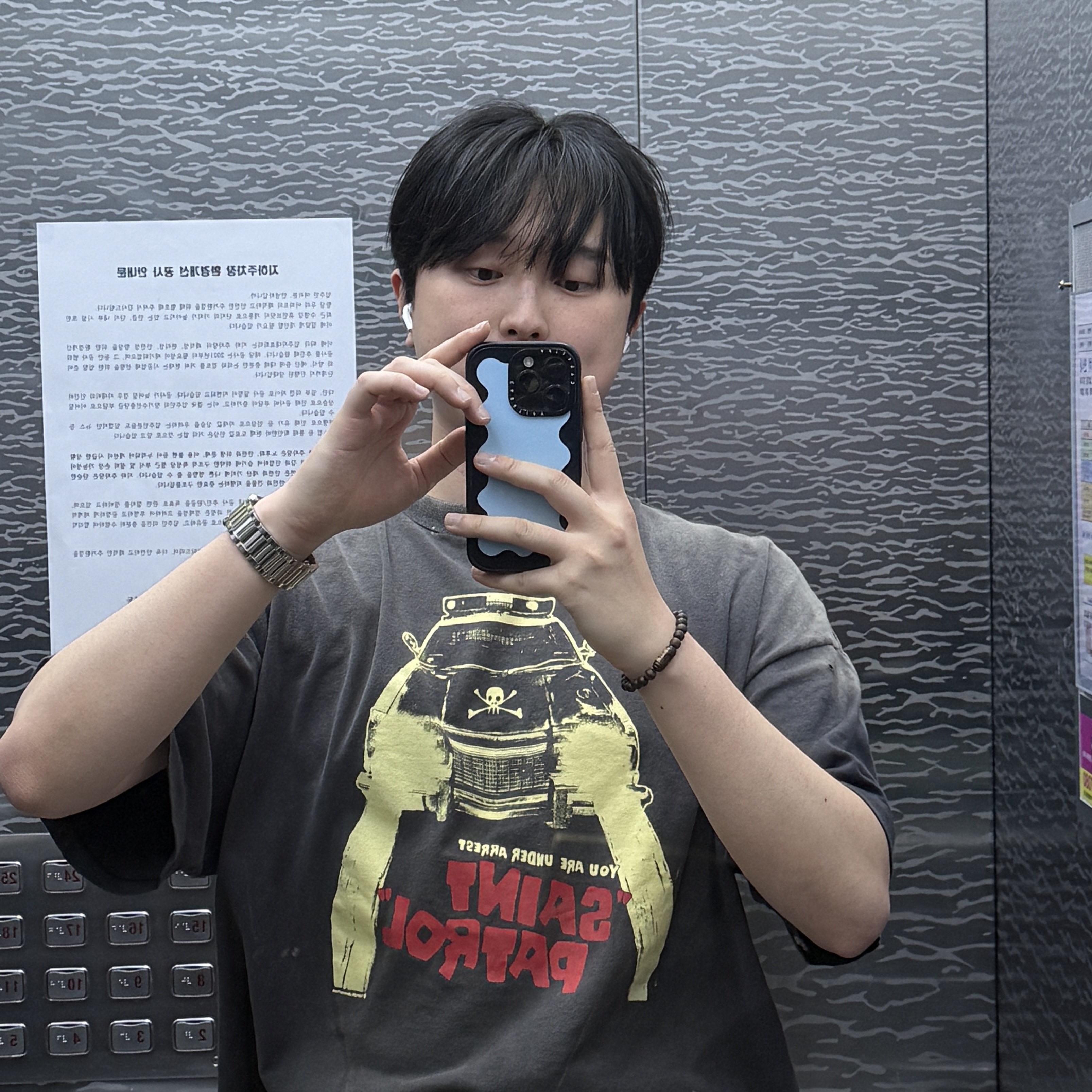 Saint Mxxxxxx Saint Patrol S/S T-Shirt Black - 25AW 착용 스타일