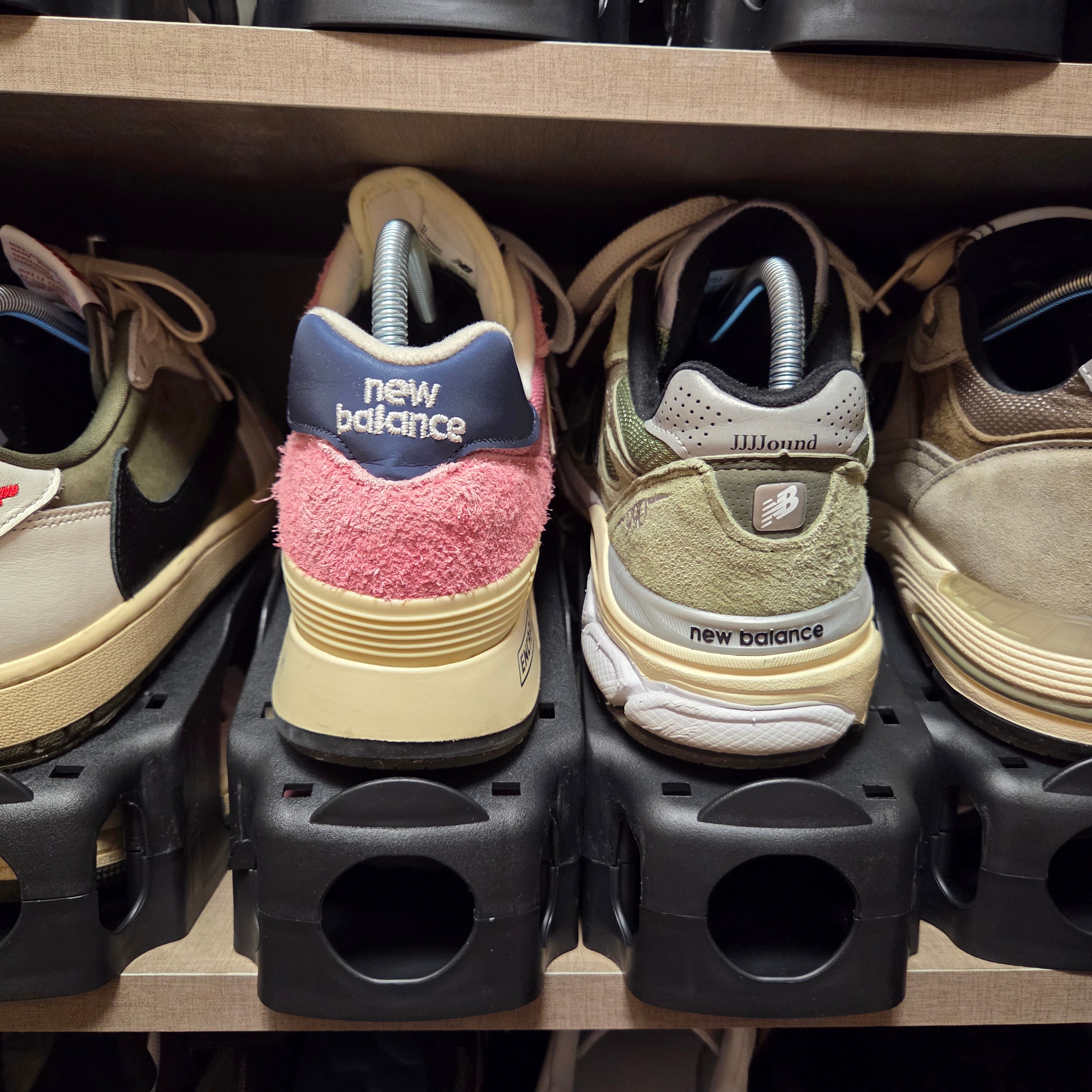 Jordan 1 x Travis Scott Retro Low OG SP Sail Tropical Pink, Jordan 1 x Travis Scott Retro Low OG SP Reverse Olive 착용 스타일 - 5
