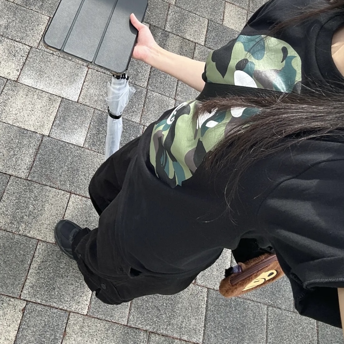 BAPE Giant 1st Camo Big Ape Head T-Shirt Black Green, Asics Jog 100 S Black - 2E Wide 착용 스타일 - 1
