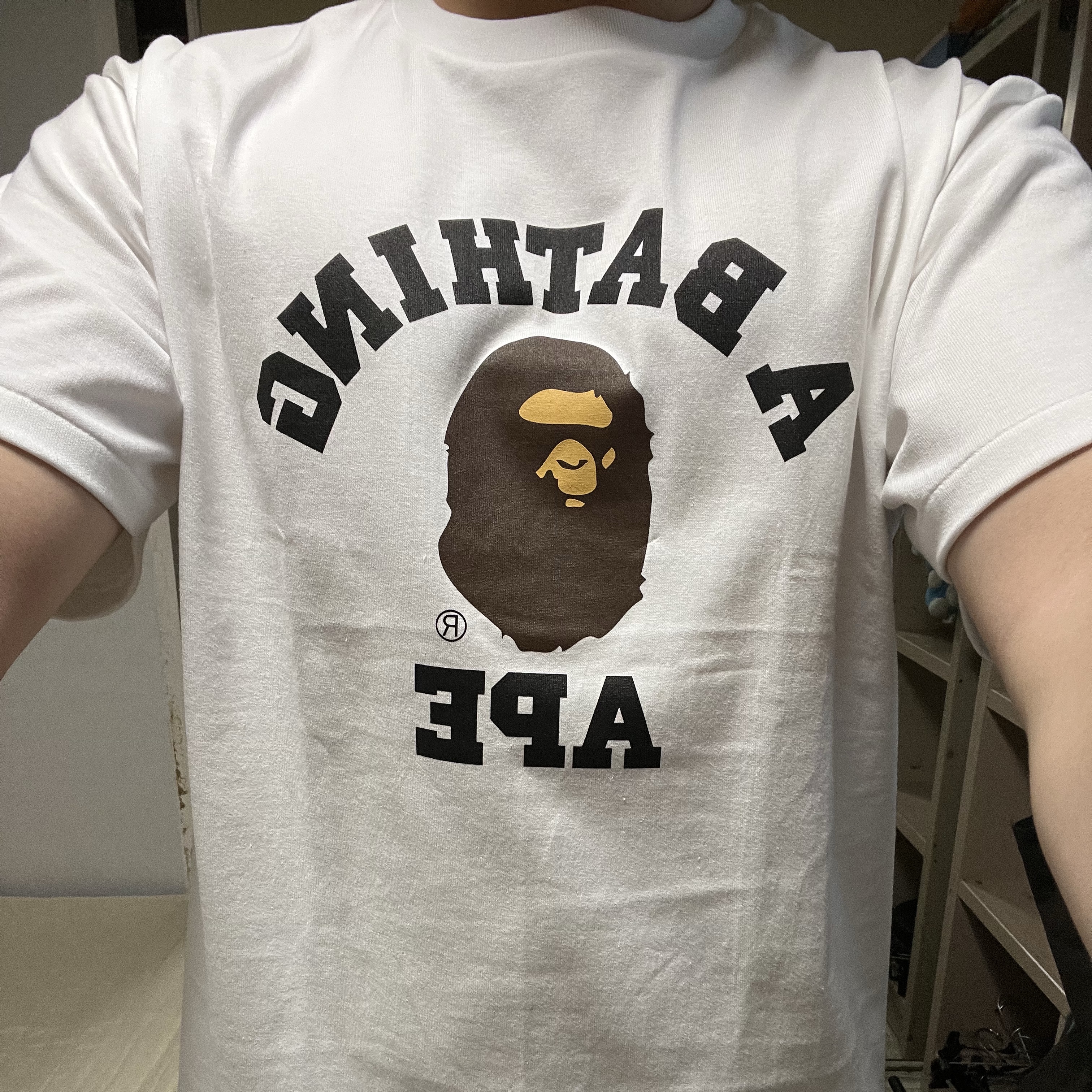 BAPE College T-Shirt White 착용 스타일 - 2