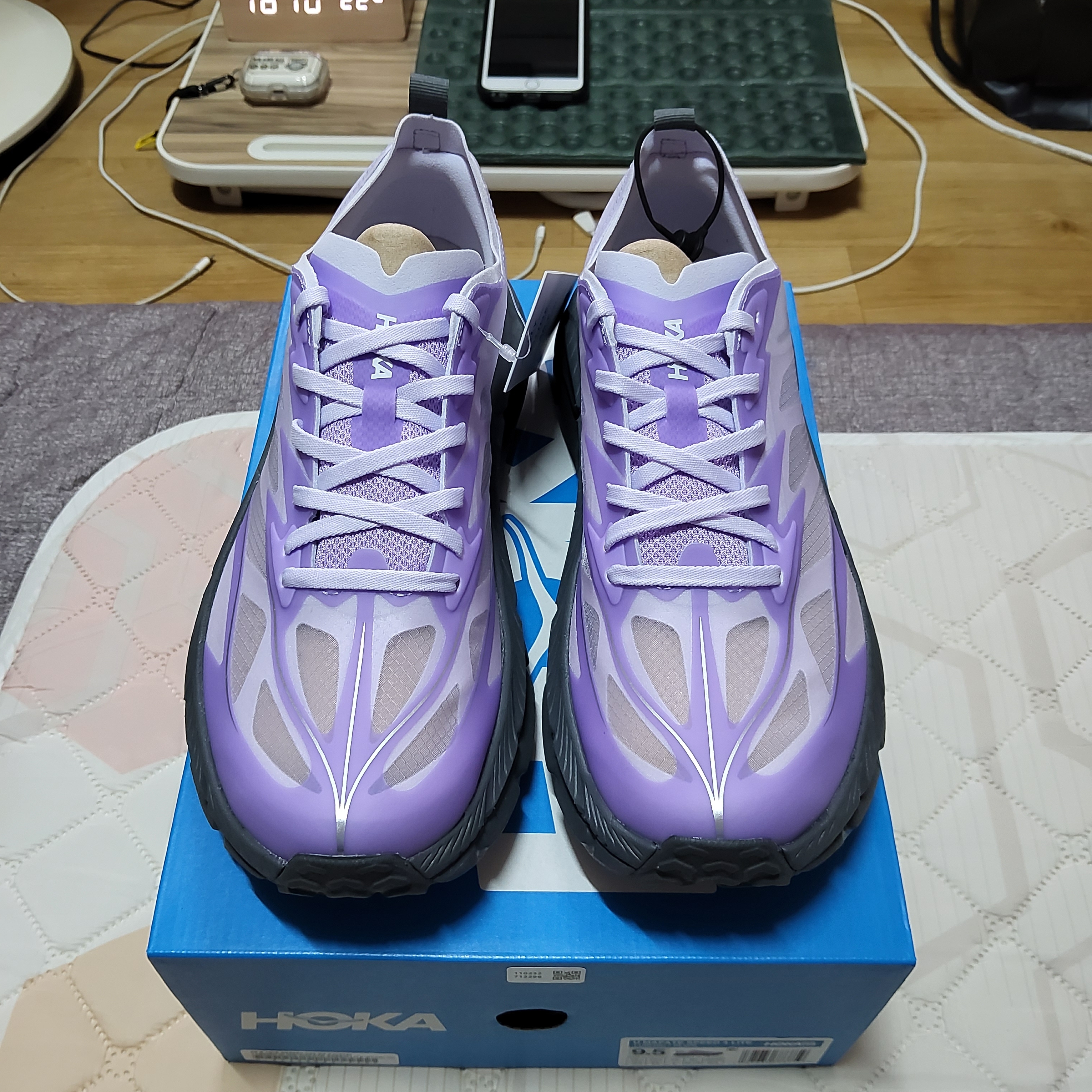 Hoka Mafate Speed 4 Lite Starlight Glow Aster Flower 착용 스타일 - 2
