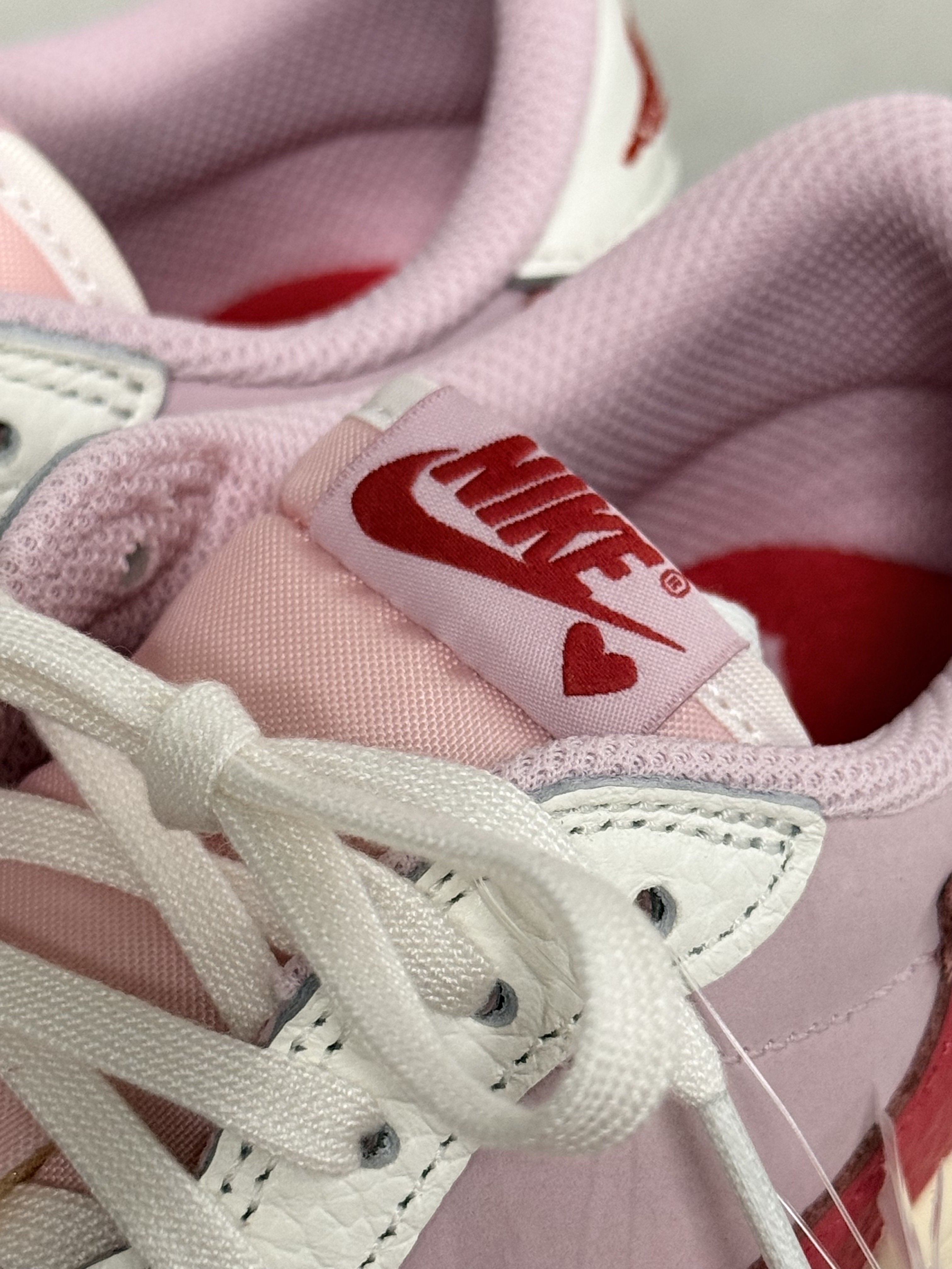 Jordan 1 x Travis Scott Retro Low OG SP Sail Tropical Pink, (PS) Jordan 1 x Travis Scott Retro Low OG SP Sail Tropical Pink 착용 스타일 - 2