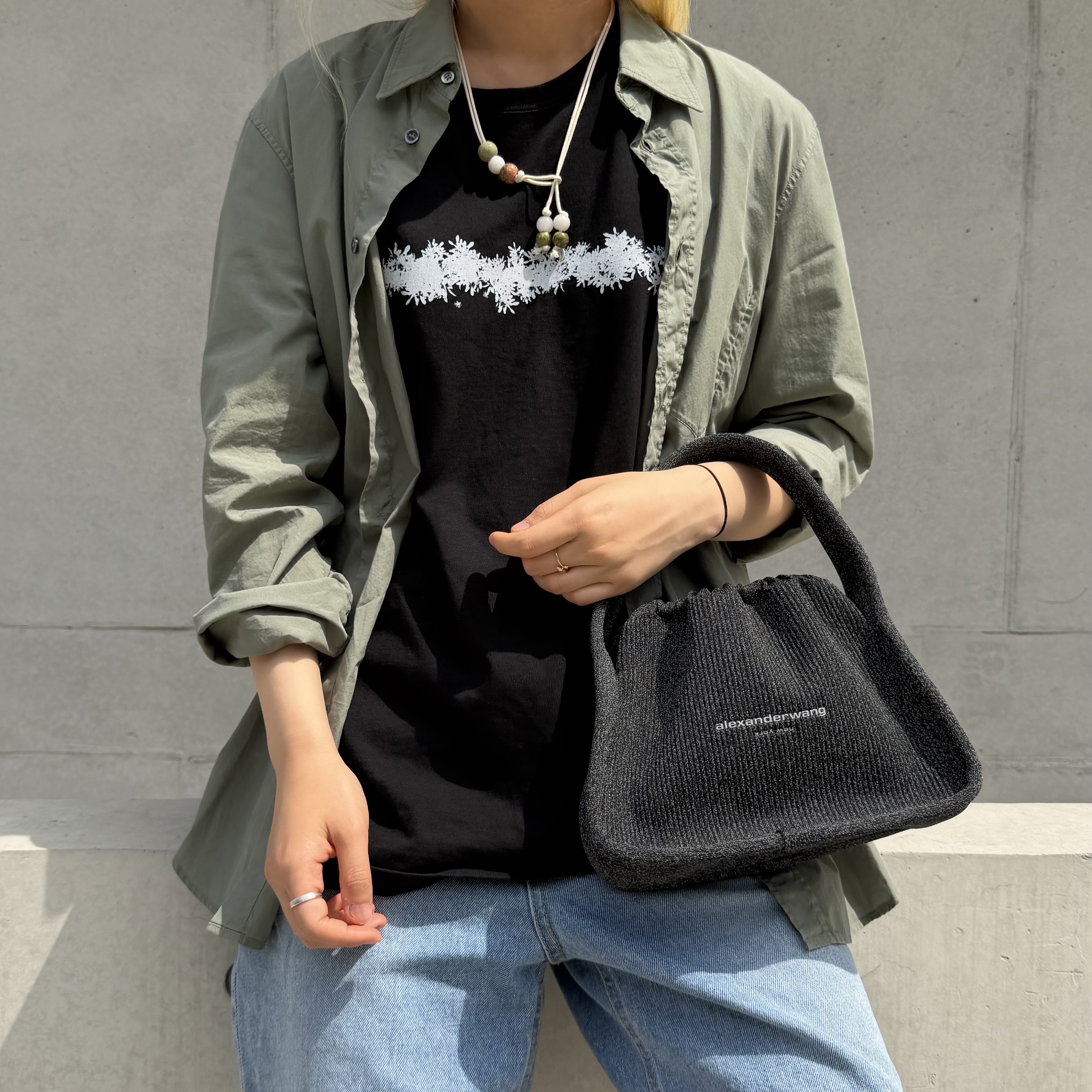 Hono Report Rope Necklace Ivory, Hono Report Floral Print T-Shirt Black 착용 스타일