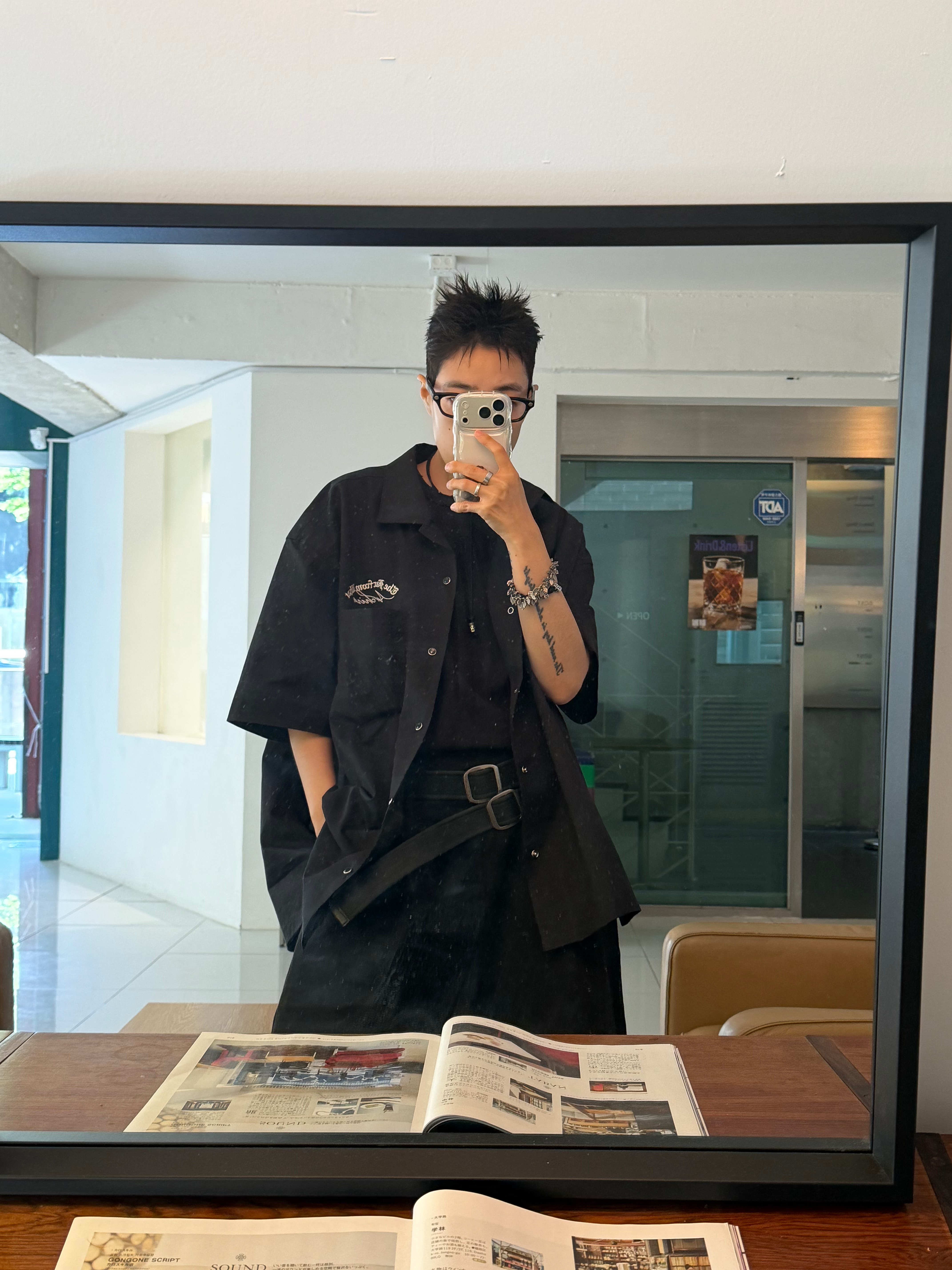 Farfromwhat Far Open Collar Shirts Black, Hono Report Rope Necklace Black 착용 스타일 - 8