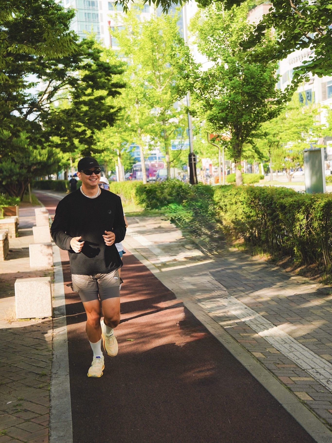 Satisfy Techsilk 5 Inch Shorts Falcon, Nike Vomero Premium Alabaster Blue Void 착용 스타일 - 2