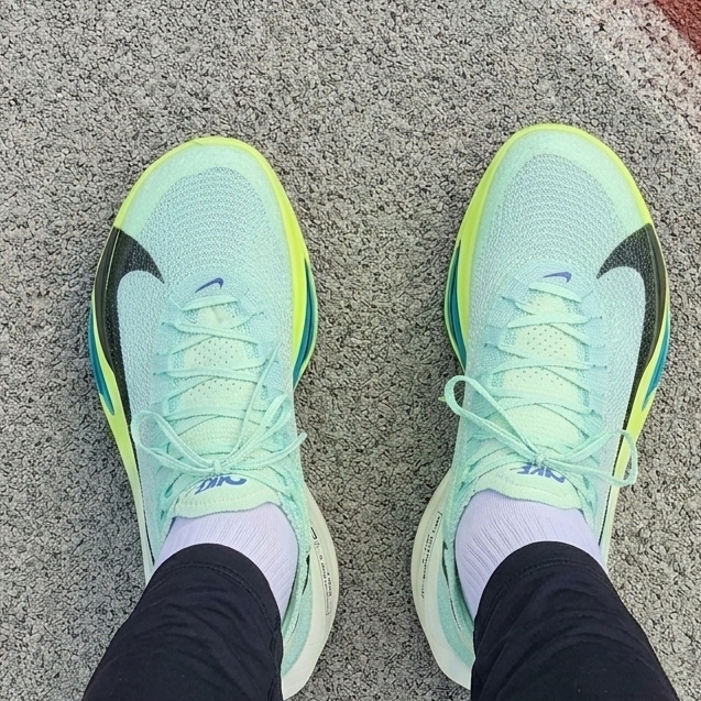 Nike Air Zoom Alphafly Next% 3 Barely Green Volt Tint 착용 스타일