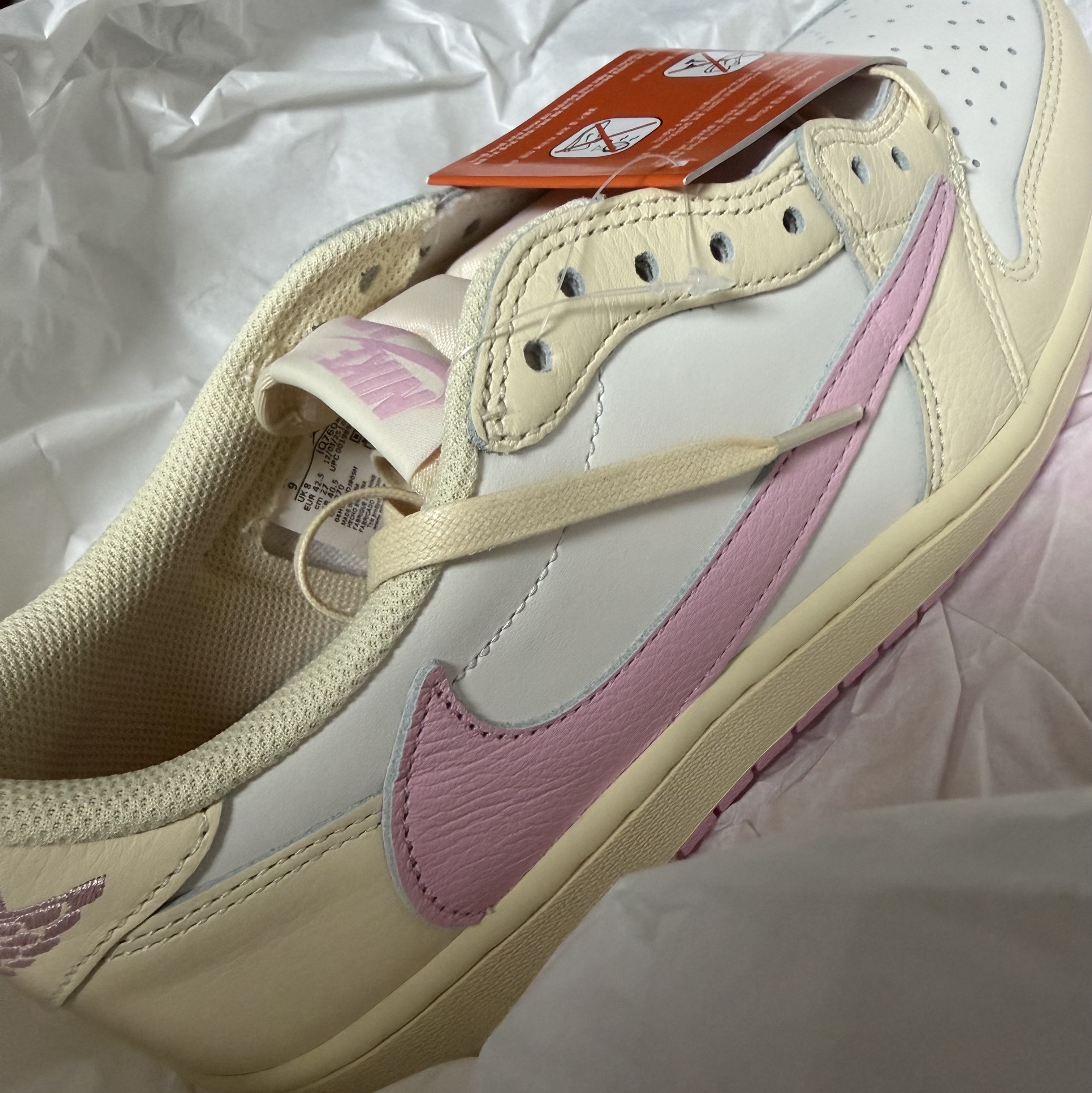 Jordan 1 x Travis Scott Retro Low OG SP Muslin Shy Pink 착용 스타일