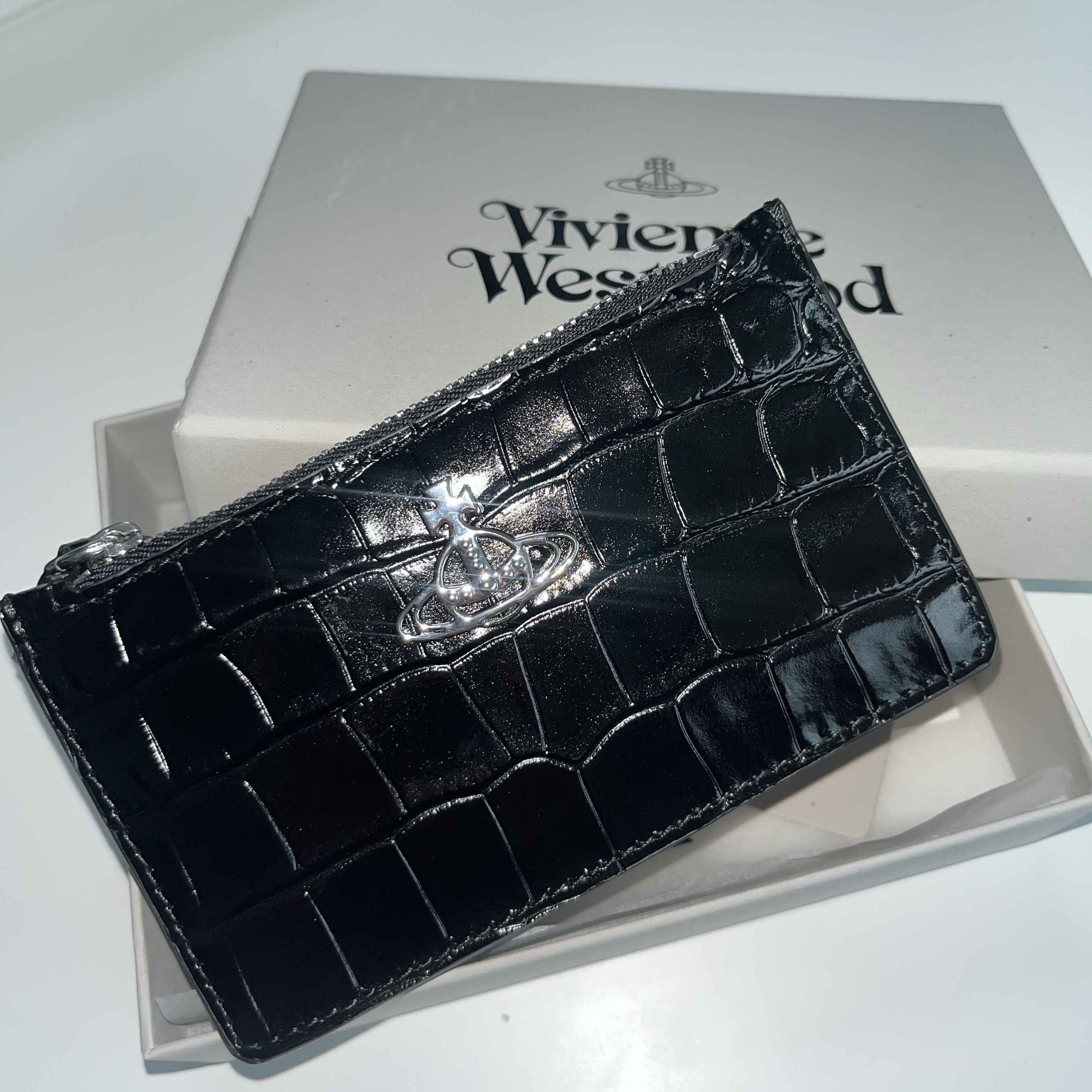 Vivienne Westwood Slim Long Card Holder Black 착용 스타일 - 1