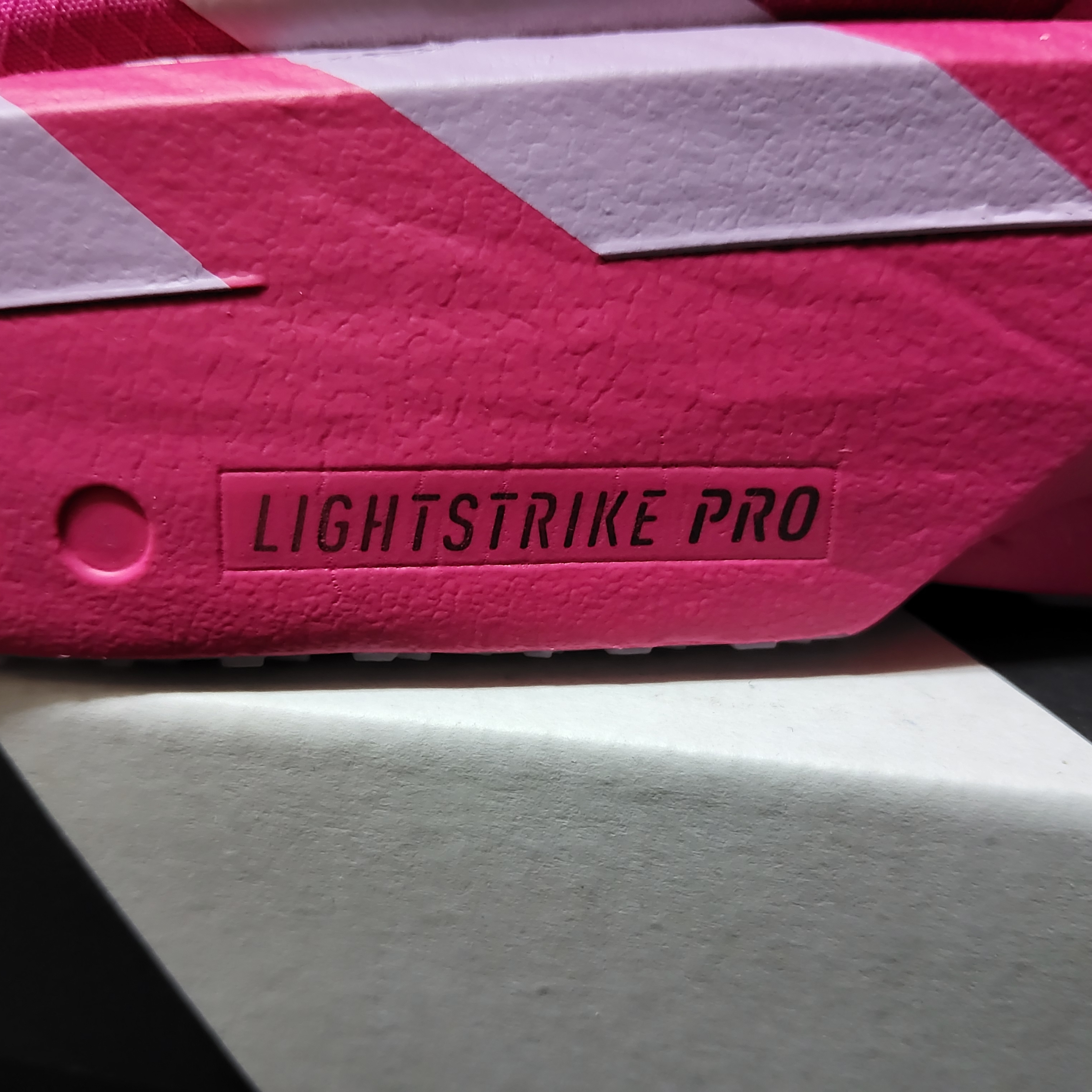 Adidas Adizero Adios Pro 4 Shock Pink Zero Metalic 착용 스타일 - 4