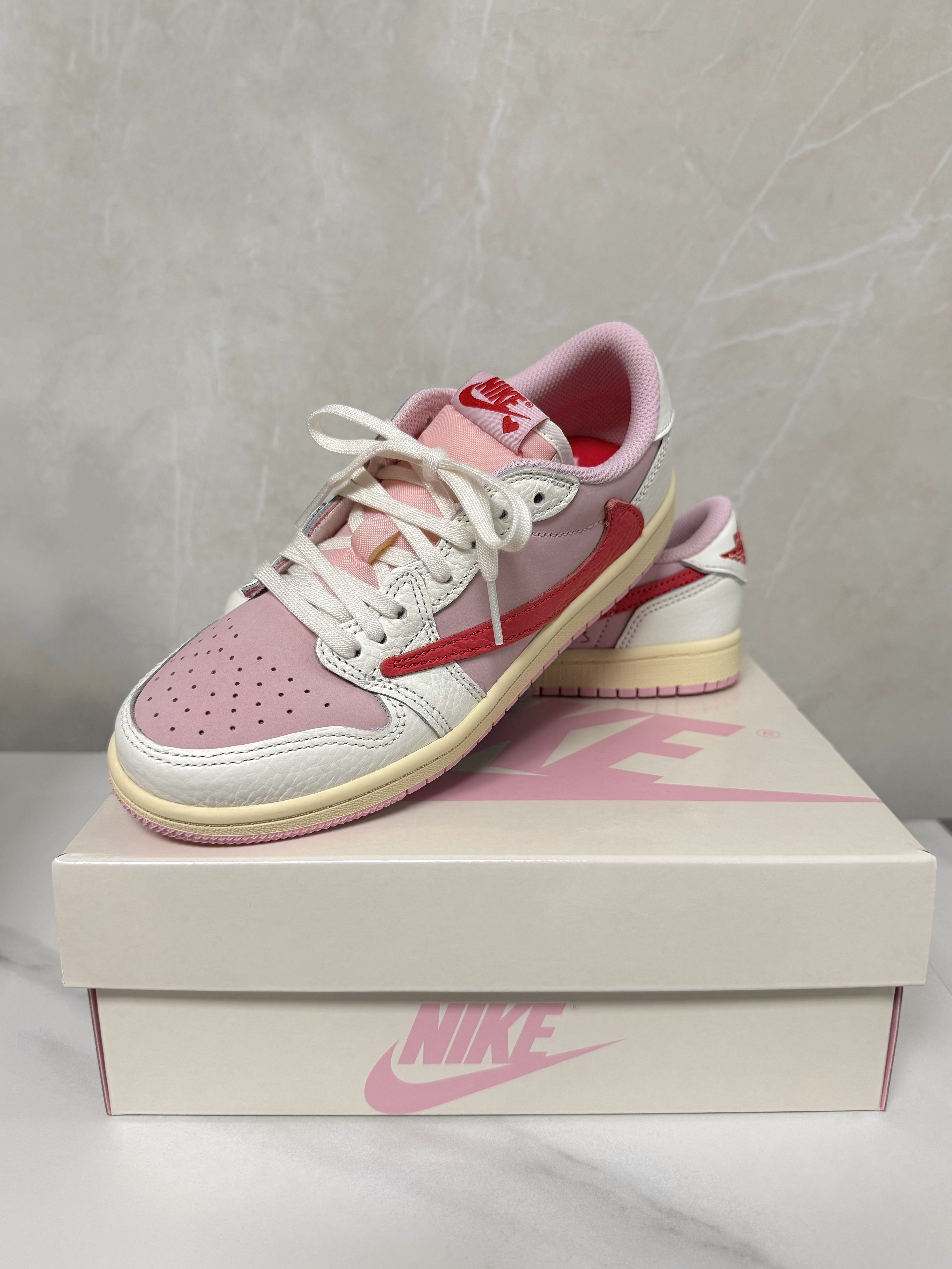 Jordan 1 x Travis Scott Retro Low OG SP Sail Tropical Pink, (PS) Jordan 1 x Travis Scott Retro Low OG SP Sail Tropical Pink 착용 스타일 - 4