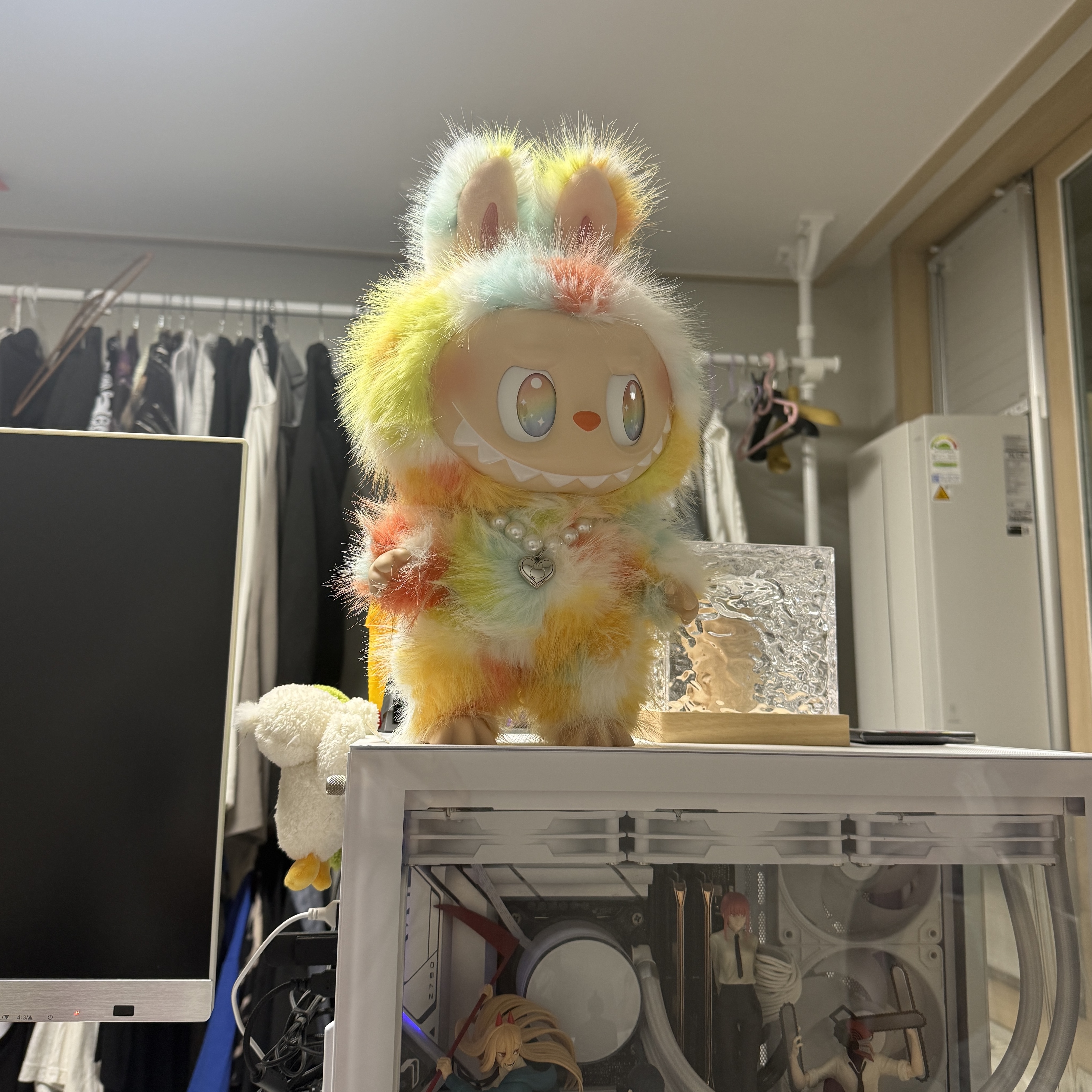 Pop Mart Labubu The Monsters Big Into Energy Series-Rock The Universe Vinyl Plush Doll 착용 스타일
