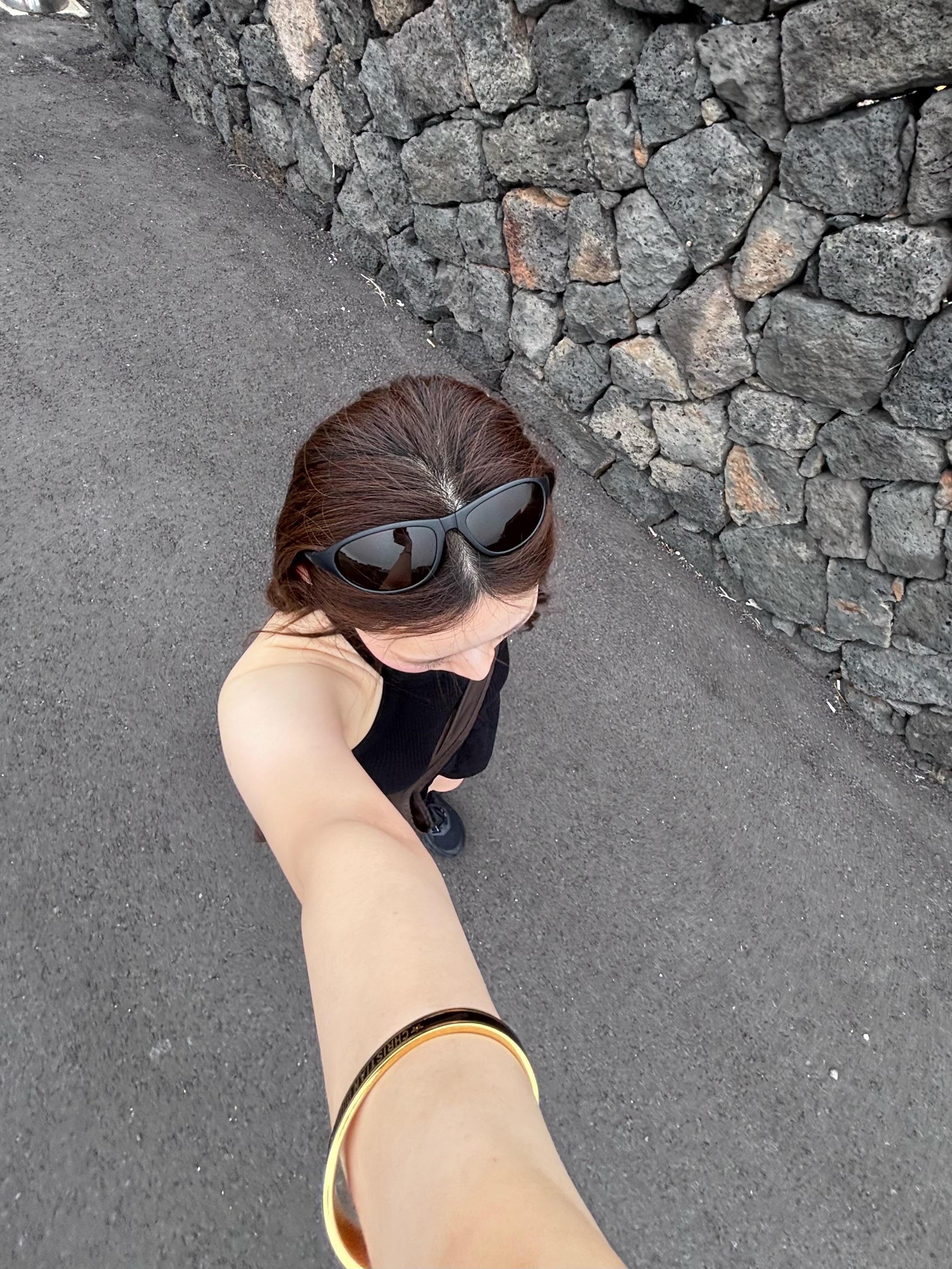 Montbell Trekking Glasses Black Brown, (W) On Running Cloudrunner 3 Black Black 착용 스타일